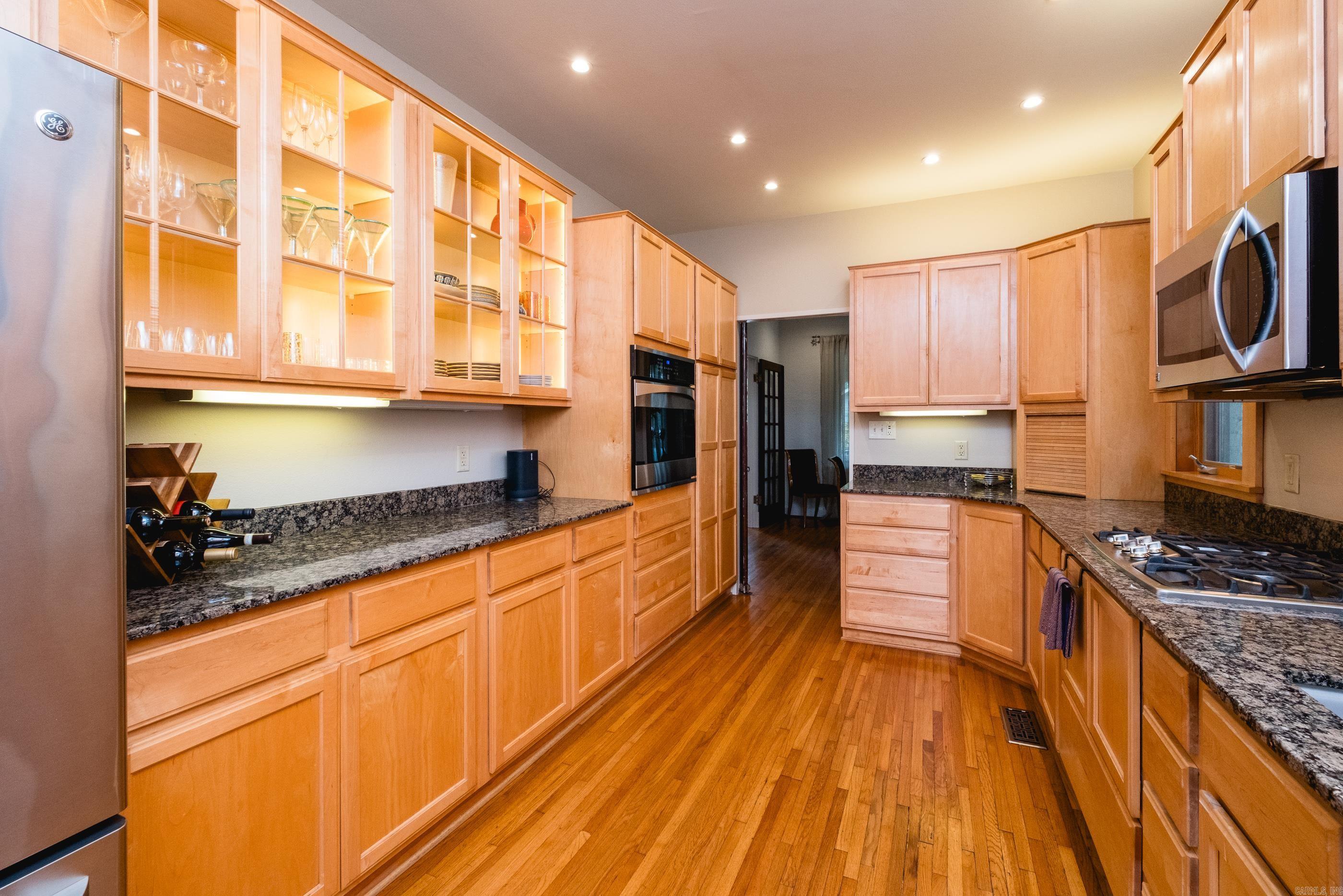 CRYSTAL COURT - Residential