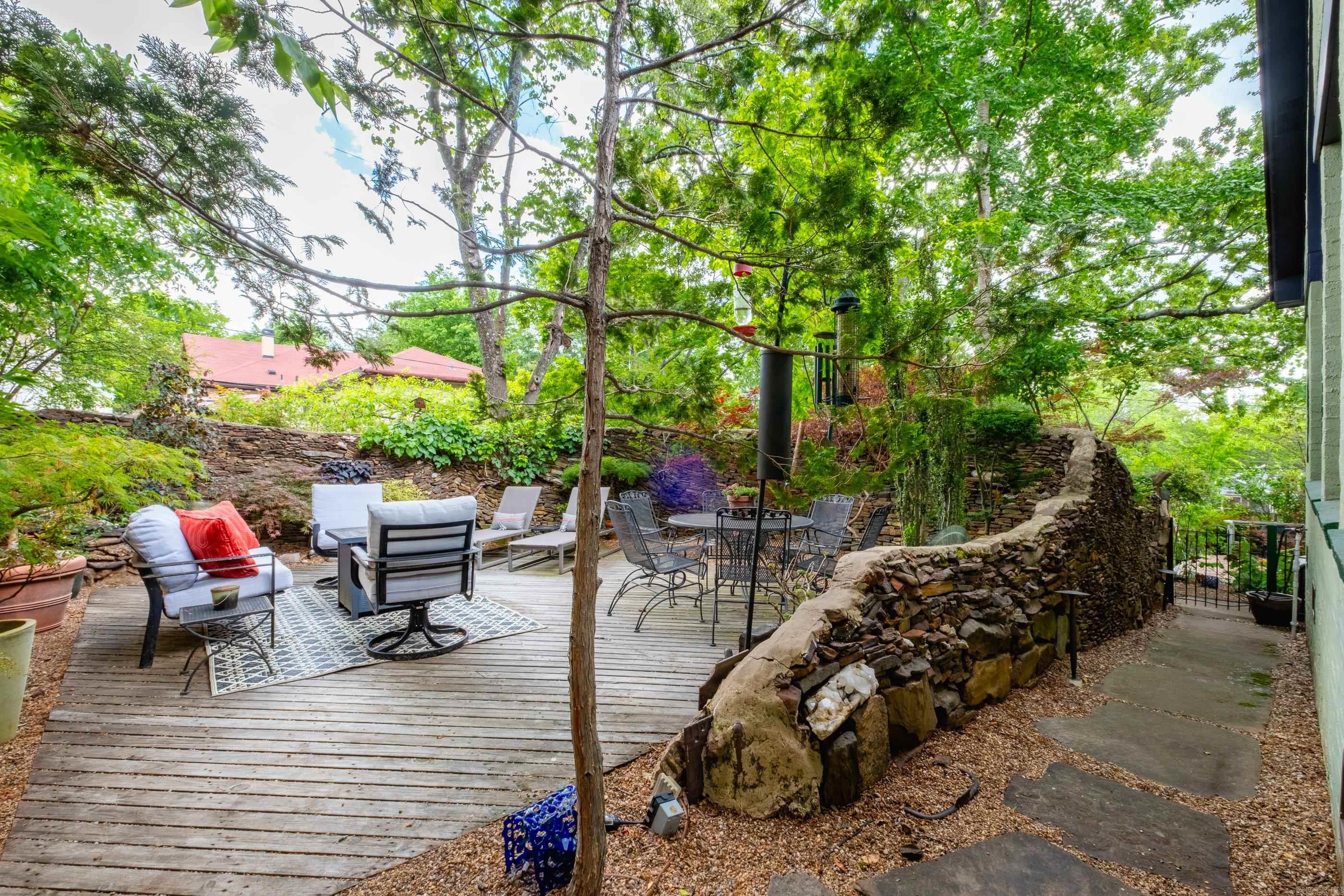 CRYSTAL COURT - Residential