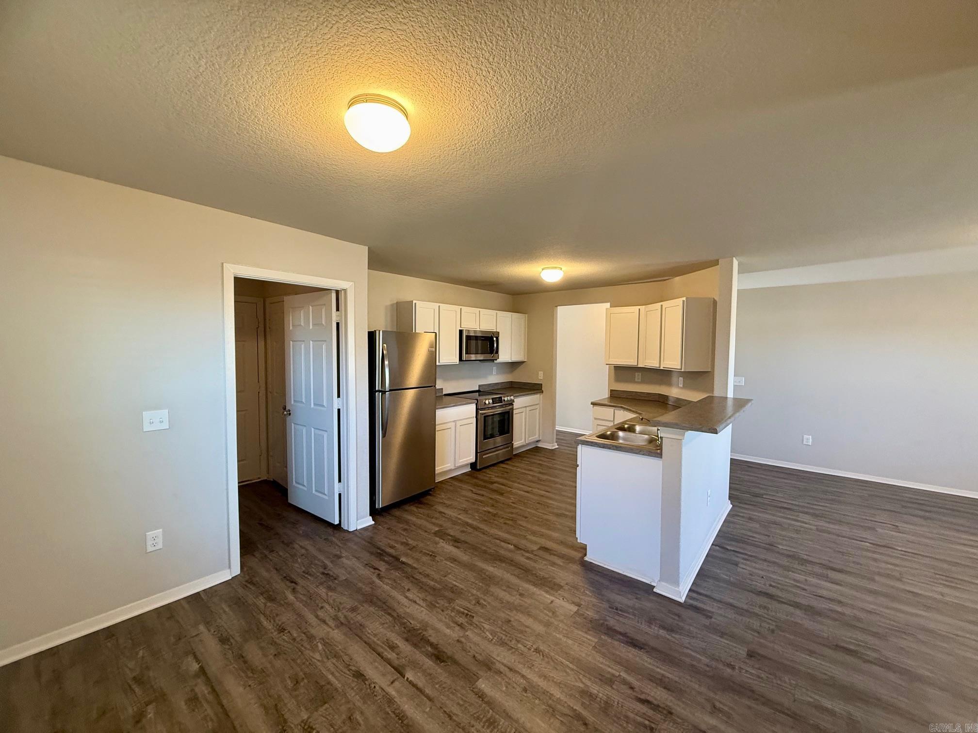 COUNTRY CLUB OF ARK THE - Residential Lease