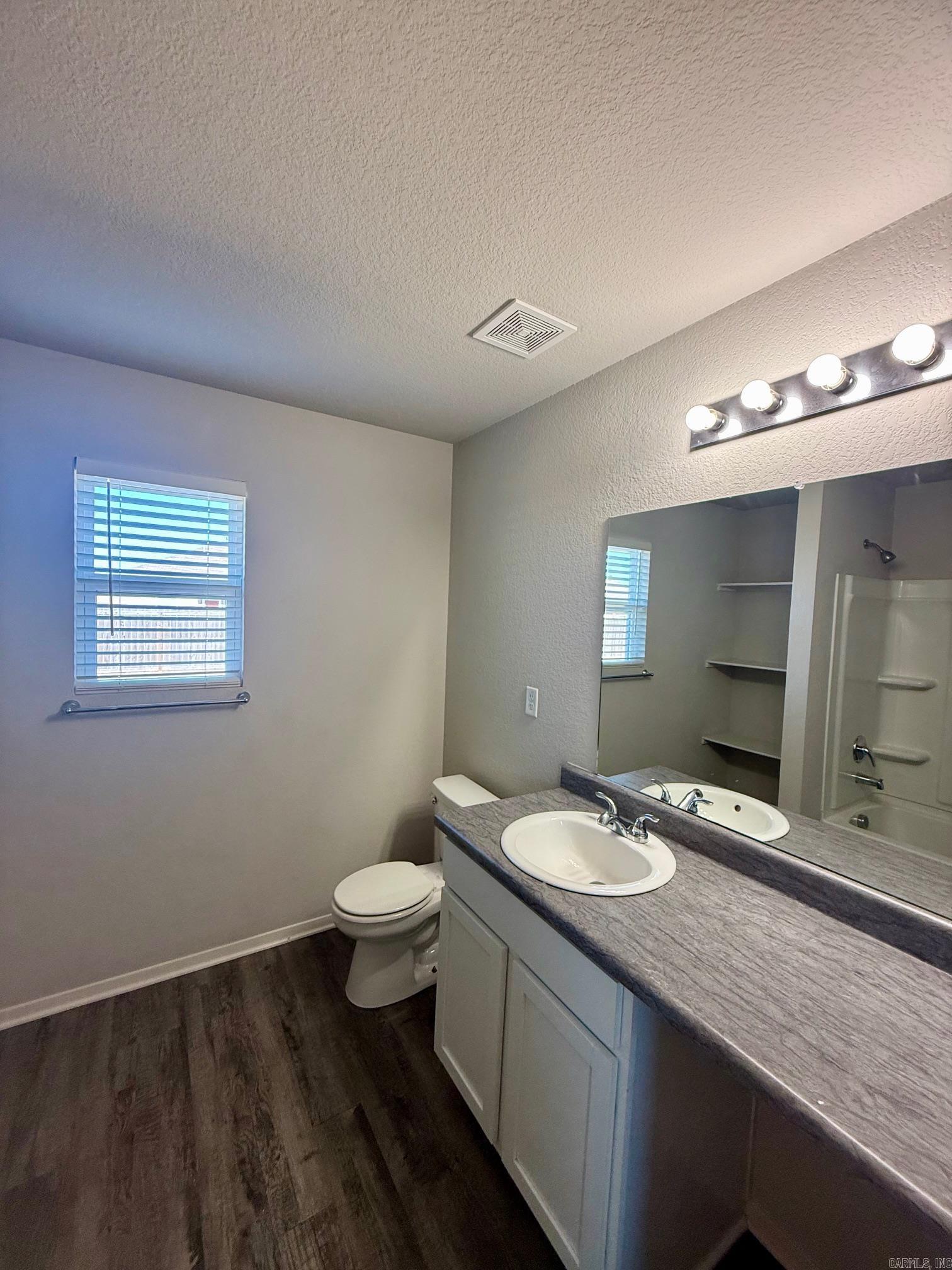 COUNTRY CLUB OF ARK THE - Residential Lease