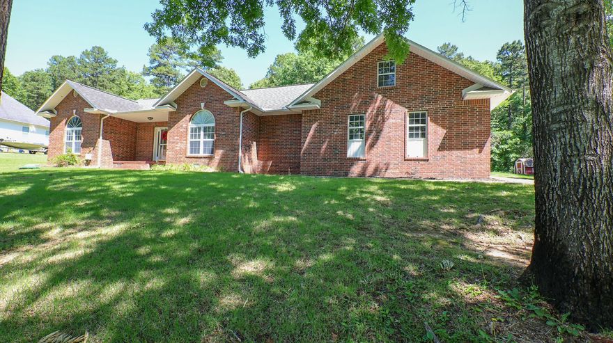 3 Bed, 2 Bath Home for Sale in Melbourne, AR – Ashley Woods Addition – Move-In Ready Located in the desirable Ashley Woods Addition in Melbourne, Arkansas, this well-maintained 3-bedroom, 2-bath home offers quality construction with modern features. The home features a brick exterior on the front and sides, vaulted ceilings, and an open-concept layout that creates a spacious living area. The kitchen includes brand-new, never-used appliances, and the primary suite offers a walk-in closet, private bath, and large vanity, along with a functional layout and ample storage. Enjoy a newly built back deck perfect for relaxing or entertaining. The property also includes an attached two-car garage with bonus storage above and an additional carport. Conveniently located near schools, shopping, Ozarka College, White River, Norfork Lake, and Crown Lake, this home is priced at $249,900 and ready for immediate occupancy.