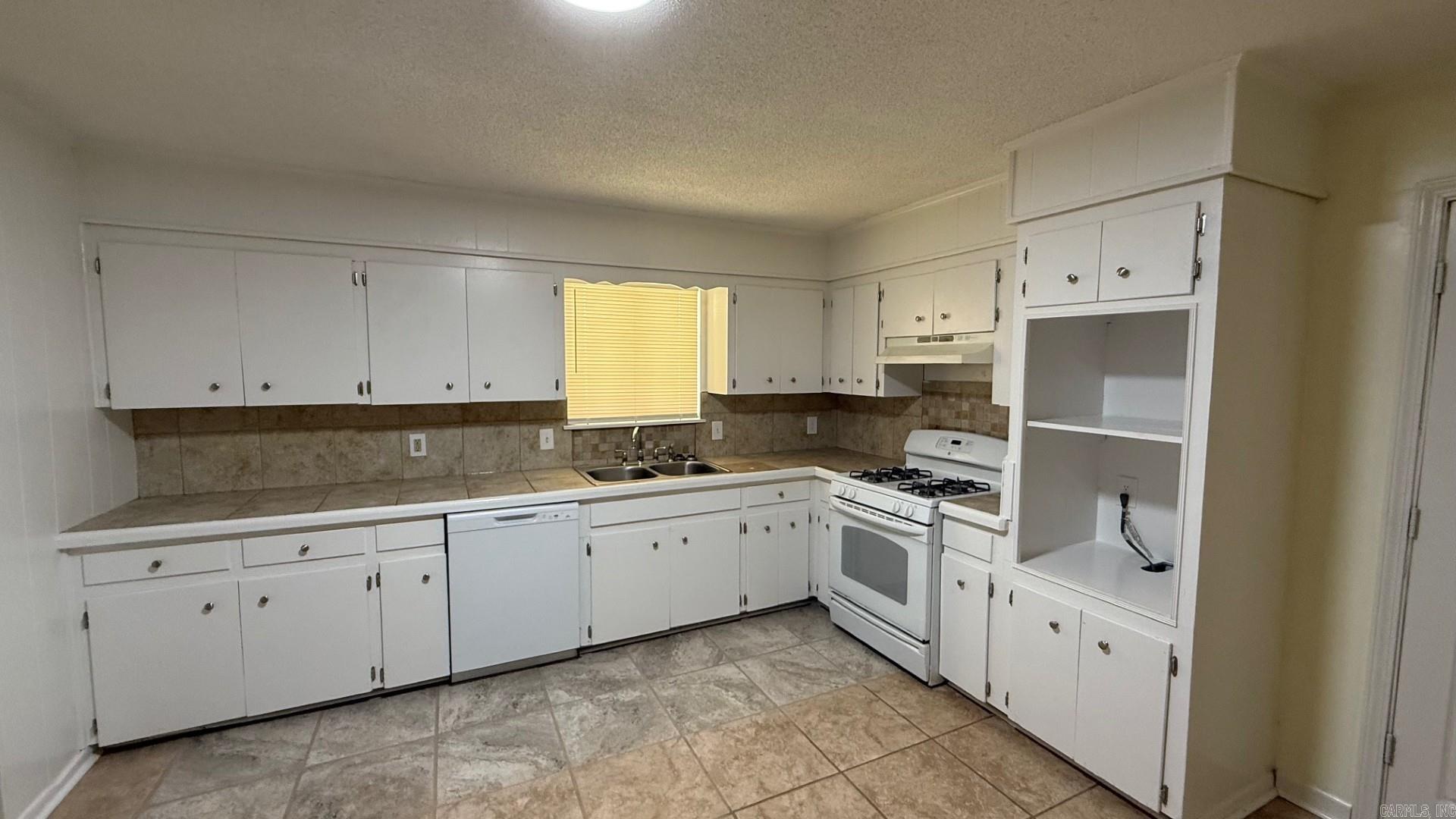 MEADOW LARK - Residential