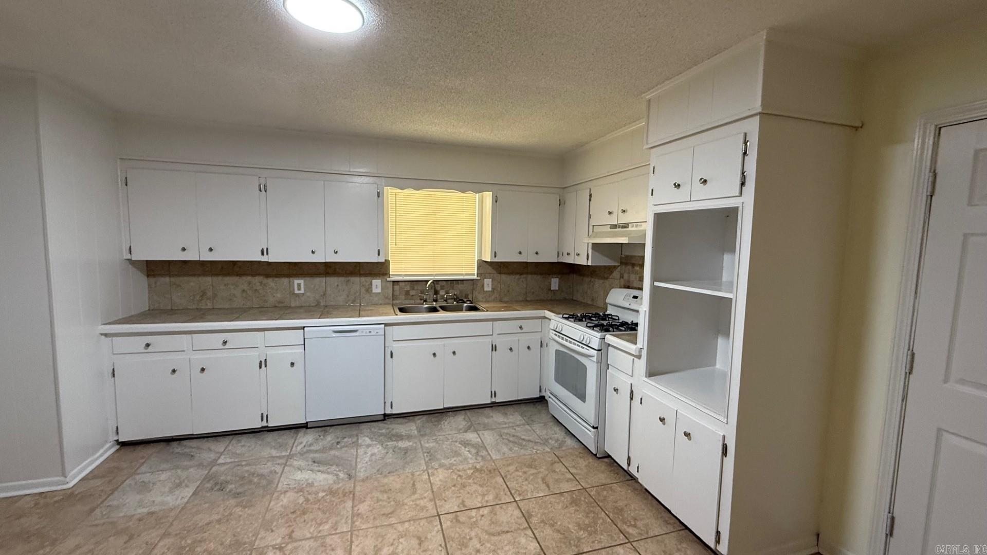 MEADOW LARK - Residential