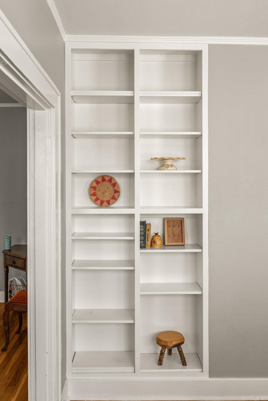 CRYSTAL COURT - Residential