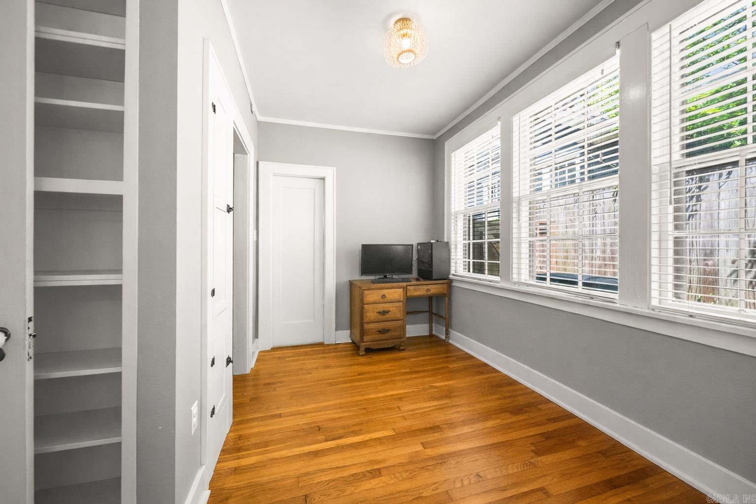 CRYSTAL COURT - Residential