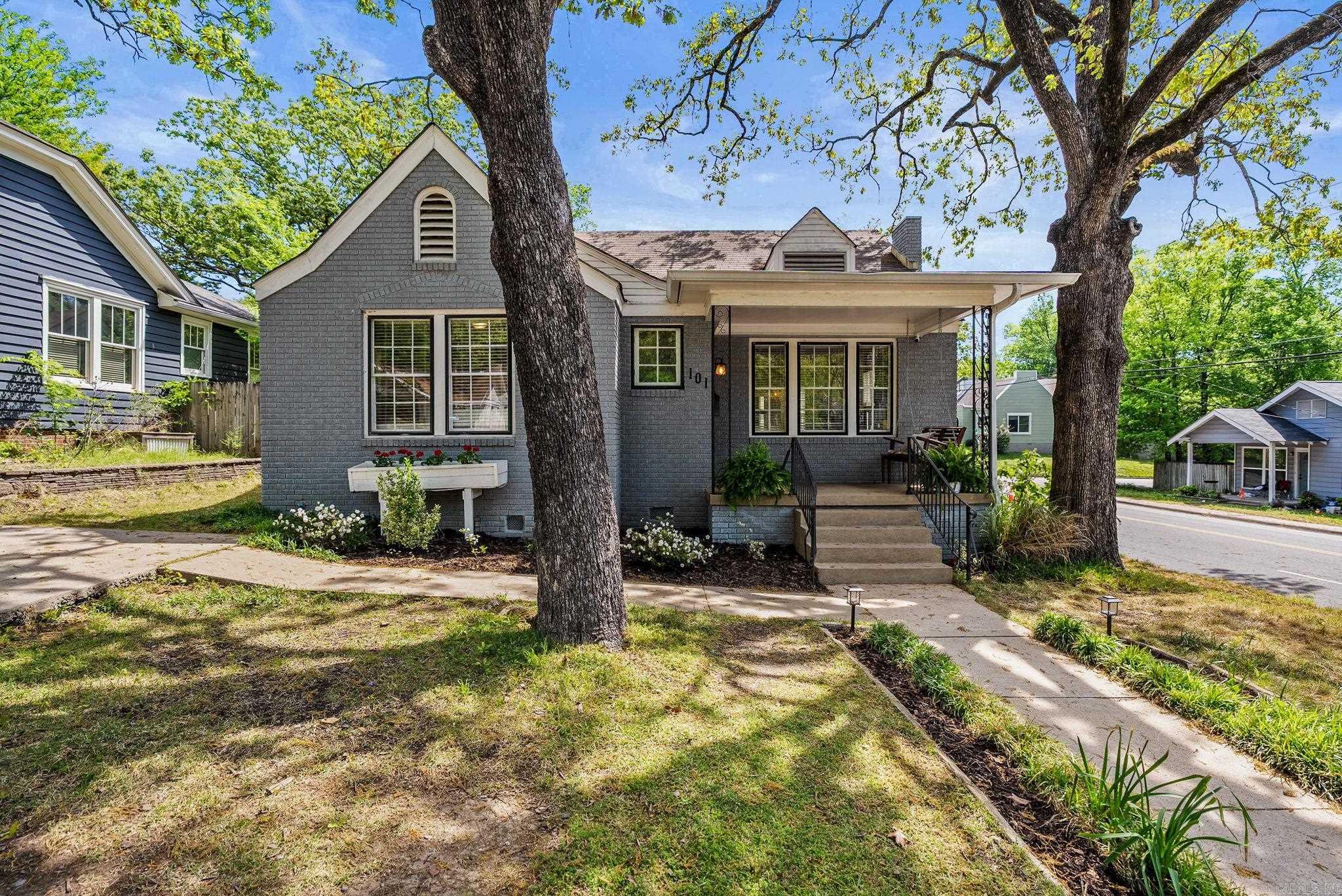 CRYSTAL COURT - Residential