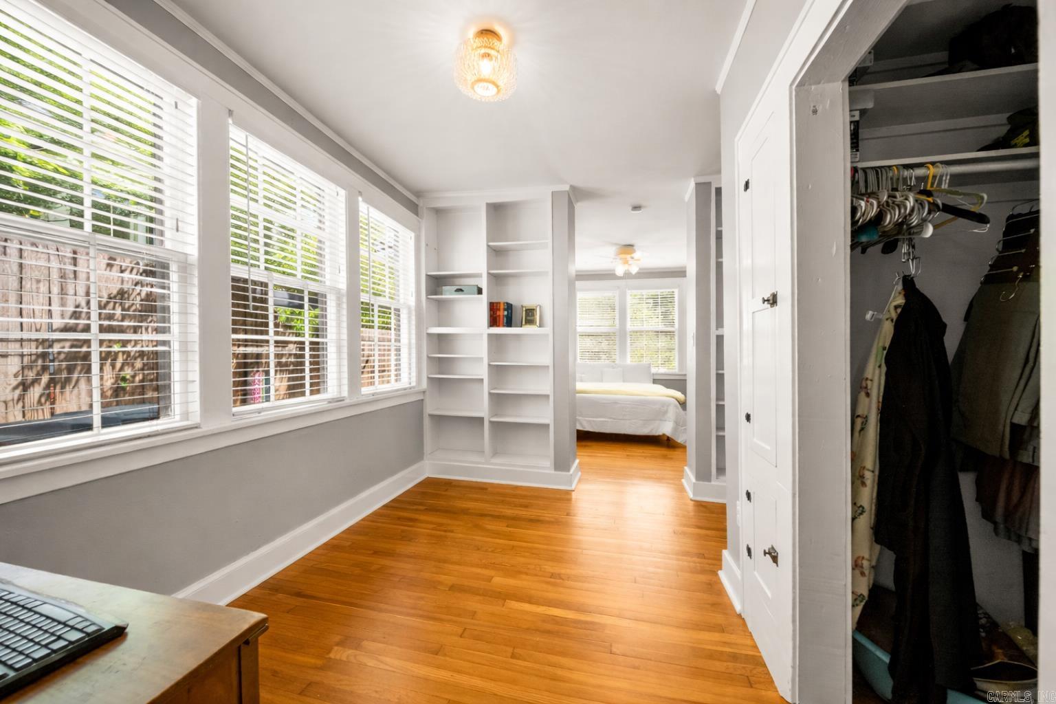 CRYSTAL COURT - Residential