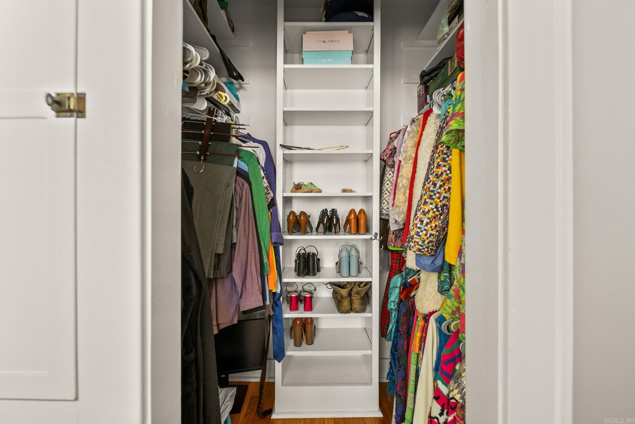 CRYSTAL COURT - Residential