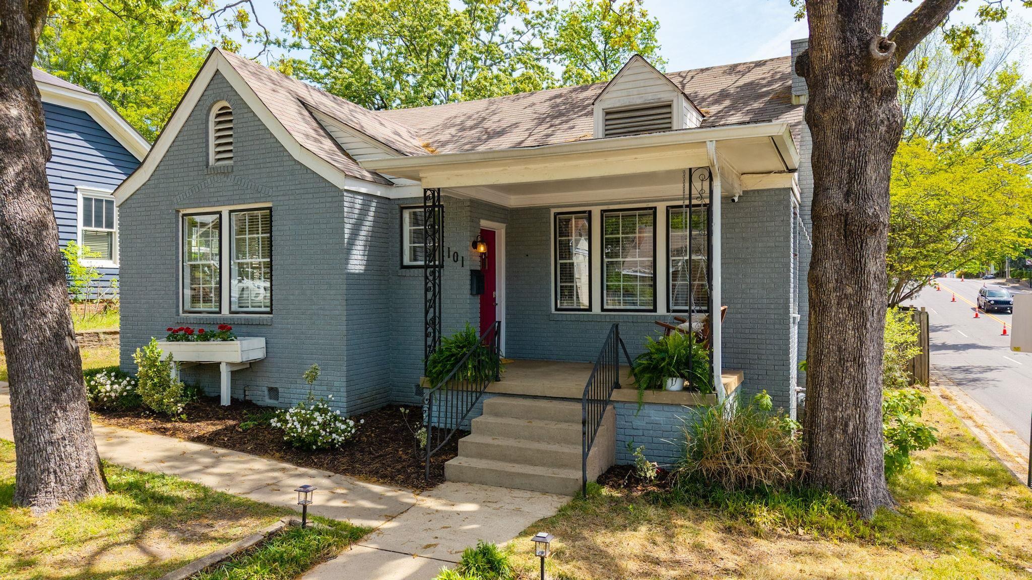 CRYSTAL COURT - Residential