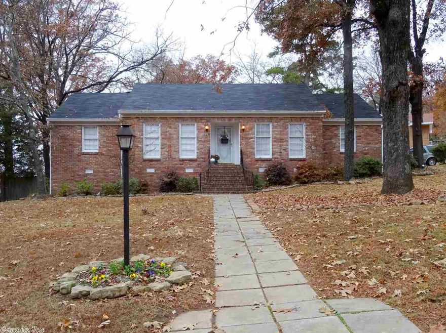 Redone and sparkling 3 bed/2 bath house.