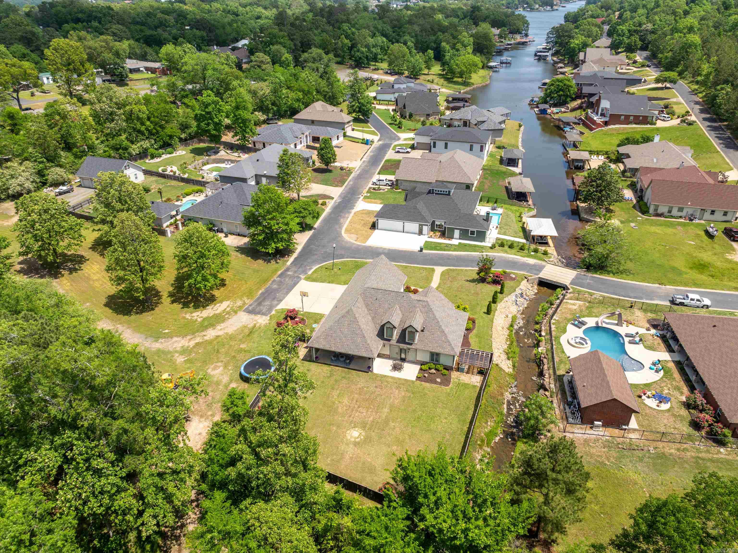 HUNTERS COVE - Residential