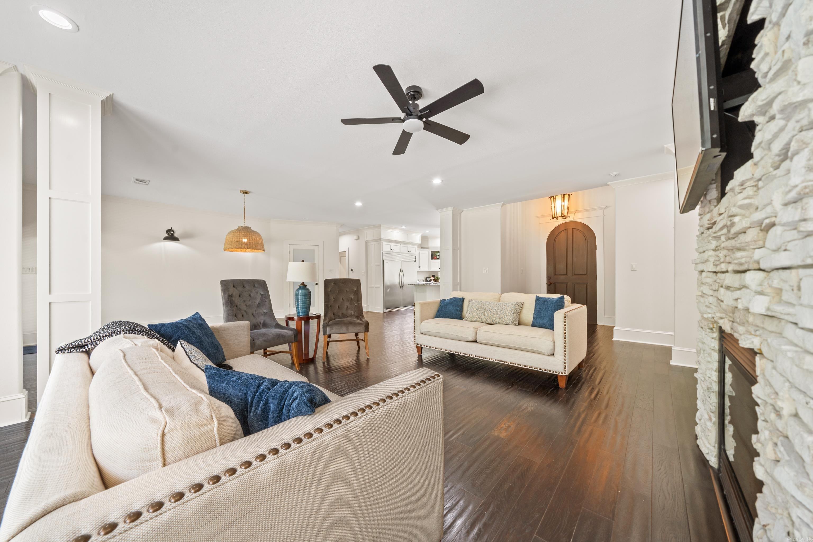 HUNTERS COVE - Residential