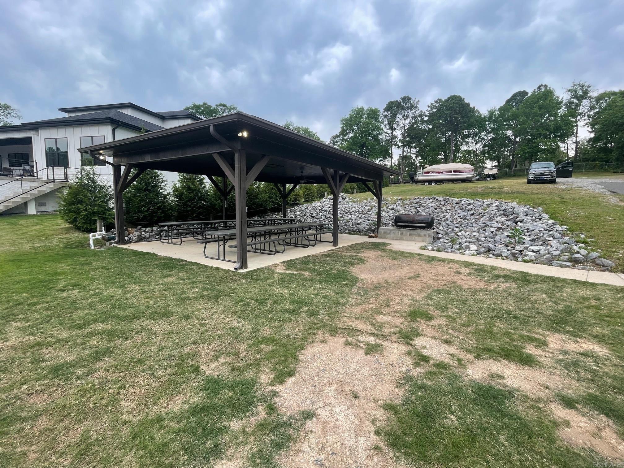 HUNTERS COVE - Residential