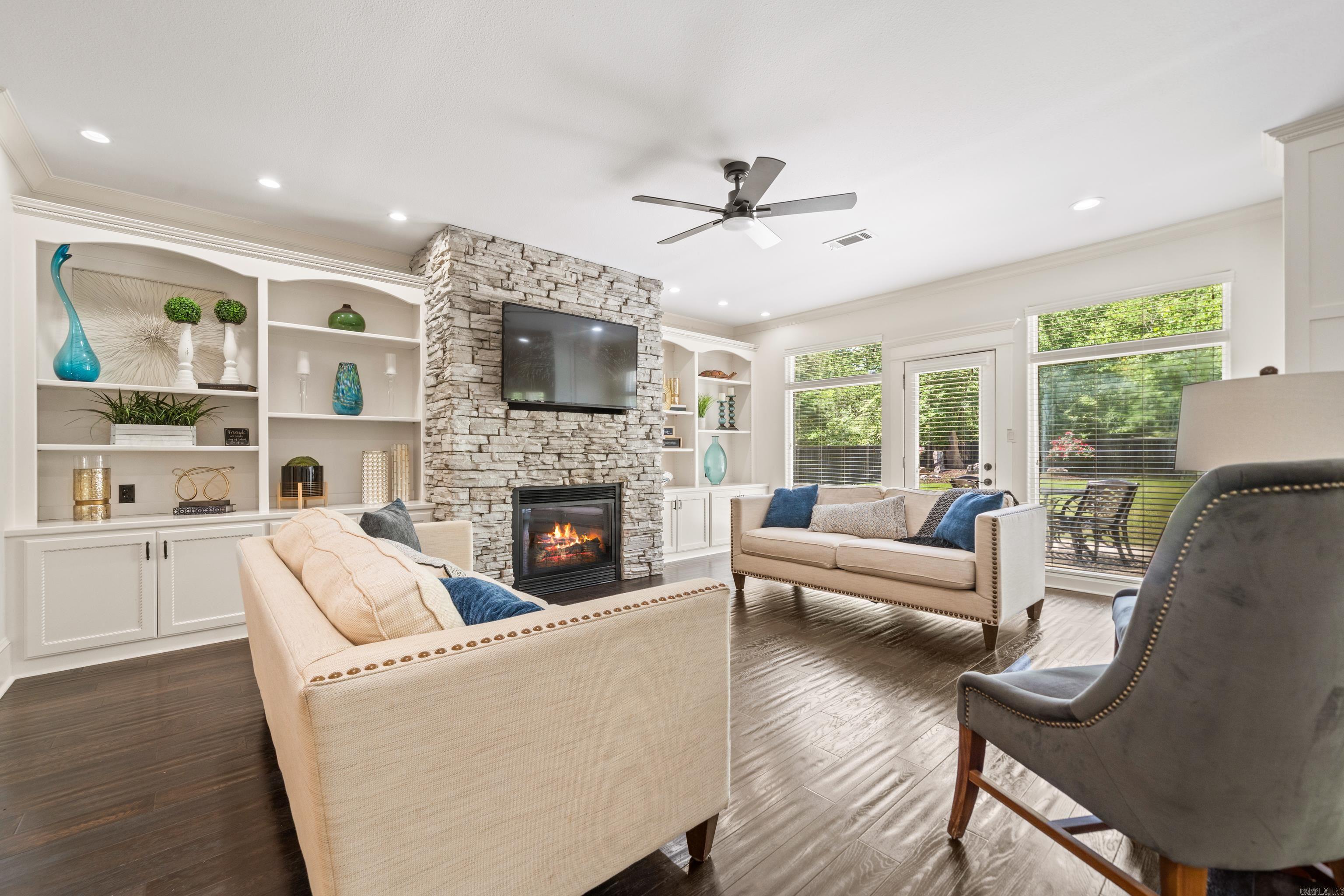 HUNTERS COVE - Residential