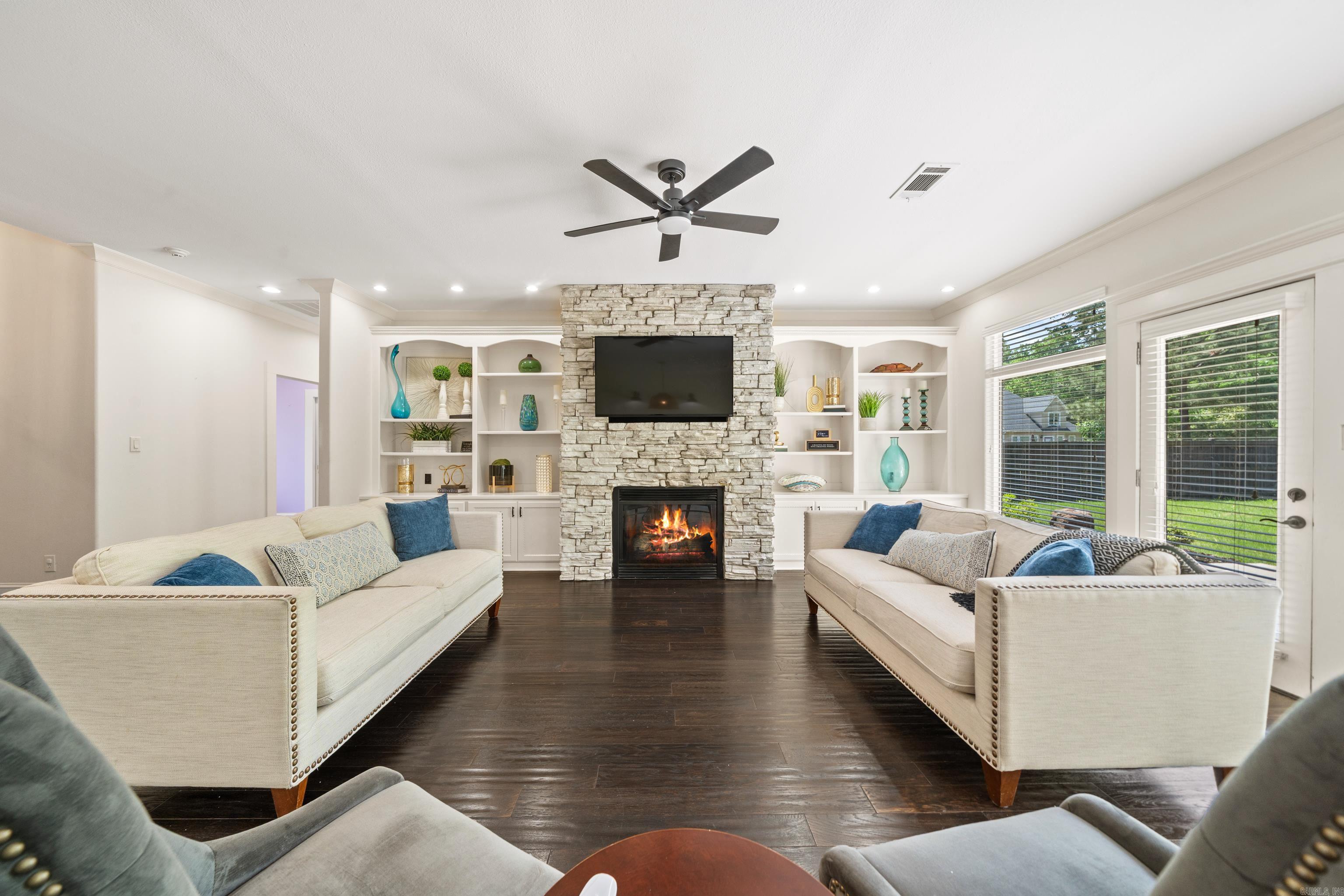 HUNTERS COVE - Residential