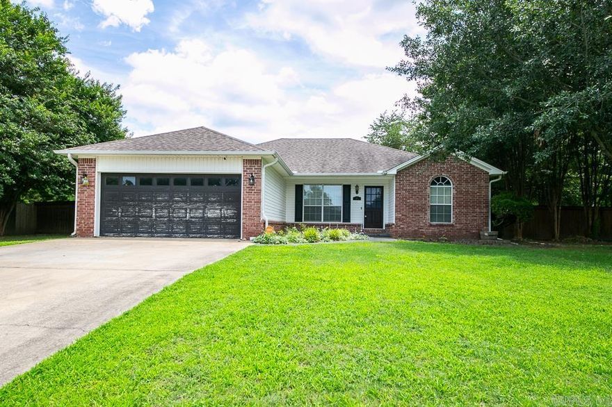 3 bed, 2 bath home in Blooming Ridge ready to rent! Washer, dryer, and refrigerator provided convenience items. Pets with approval and restrictions/fees. No smoking in home or garage. Application/Background check/security deposit/renter's insurance required.