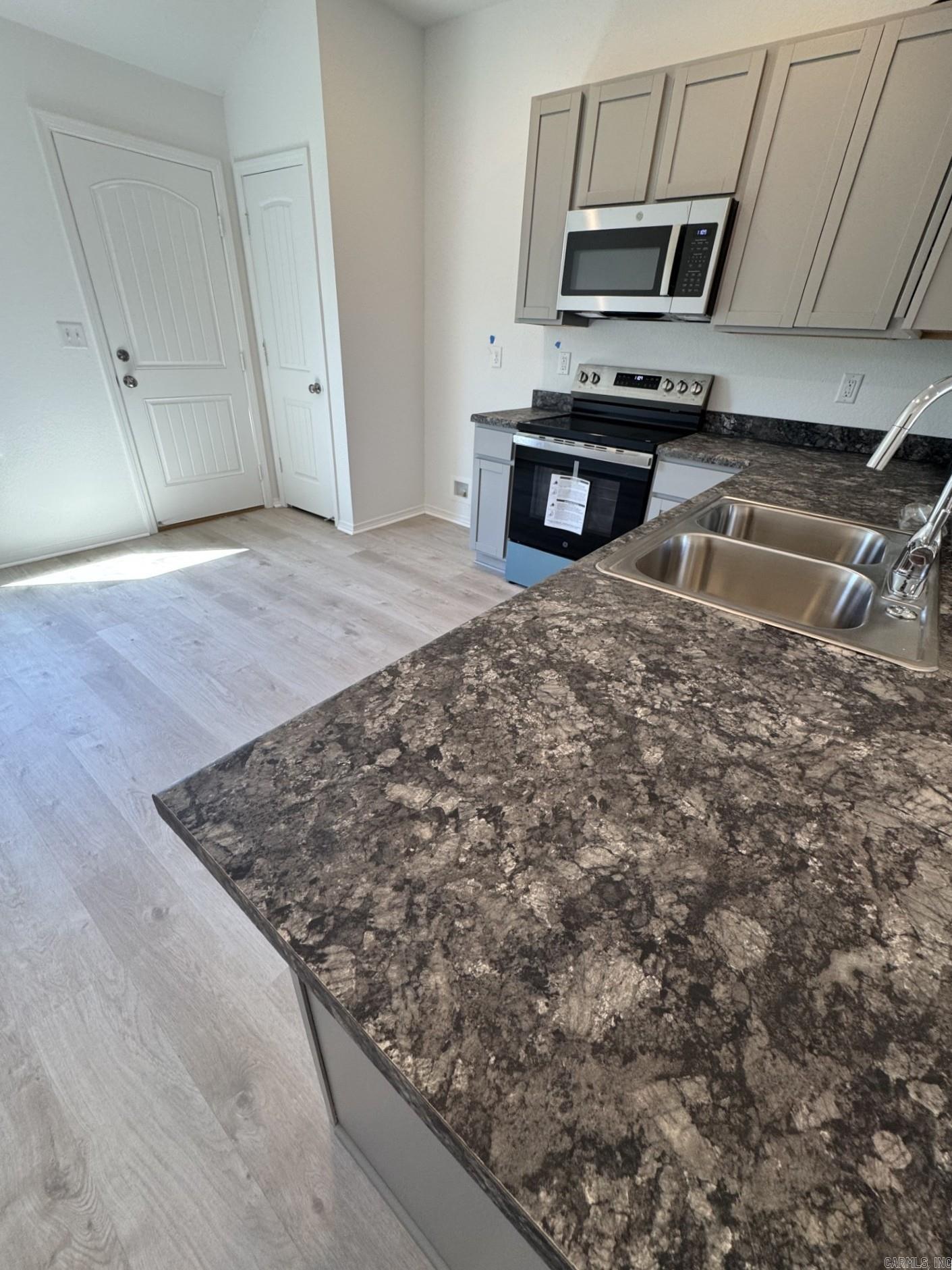 DEERFIELD ESTATES - Residential