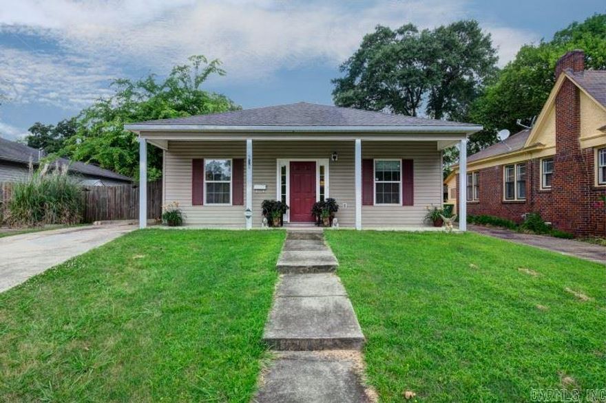 Only 3 blocks to UAMS, you can walk to class/work. Open floor plan, terrific closet space, covered front porch and back porch. Washer, dryer and refrigerator convey with right offer.  House only 11 years old.