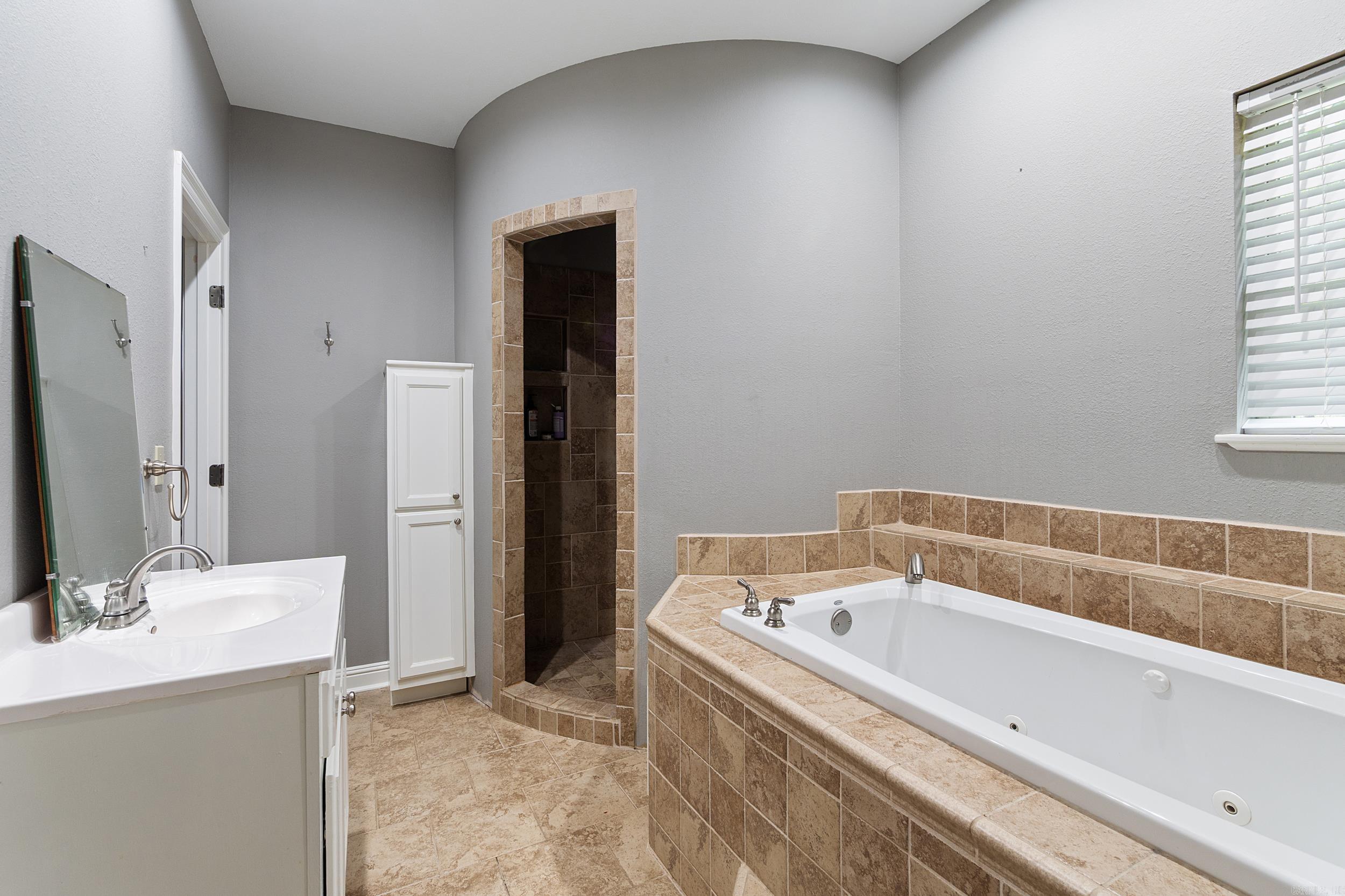 PLANTATION ACRES - Residential