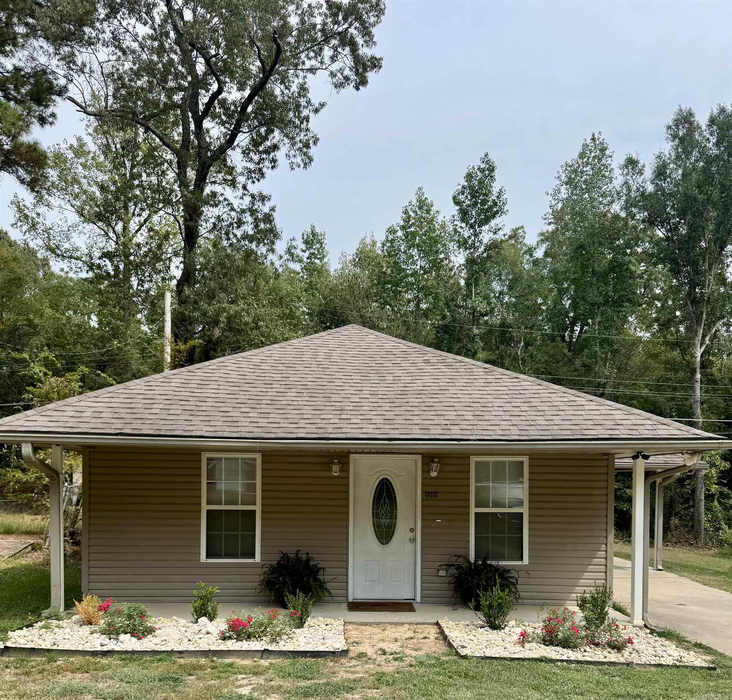 Welcome to this move-in ready 2-bedroom, 2-bath home with 1,076 sq. ft. of comfortable living space! Perfect for first-time buyers, downsizers, or anyone looking for a turnkey home you can start enjoying immediately. Highlights Youāll Love: ⢠All appliances included: washer & dryer, refrigerator, stove, dishwasher, microwave ⢠Security camera & surveillance system for added peace of mind ⢠Spacious, functional layout ready for your personal touch Donāt miss this opportunityāschedule your showing today and make this charming home yours!