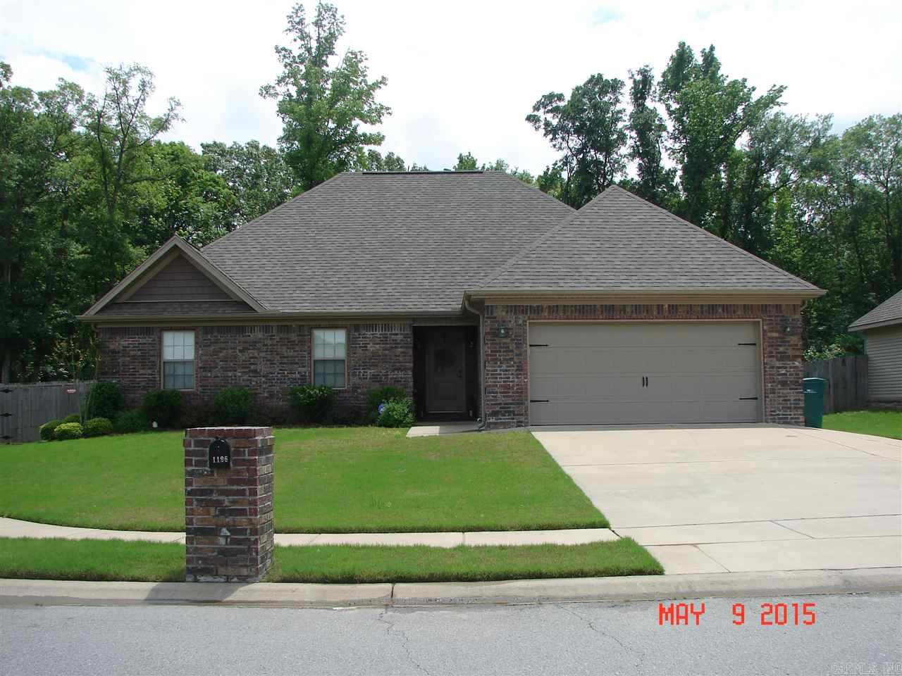 Location!! Beautiful Home, Awesome open floor plan. Great room with gas log fireplace. Kitchen has breakfast bar with granite counters and stainless appliances. Large Master suite has spa tub and separate shower with double Granite sinks. Split bedroom plan! Tile in wet areas, Hardwoods in living areas and carpeted bedrooms. Large windows overlooking backyard and covered patio. Curb appeal galore. Qualifies for RD. Call today!!