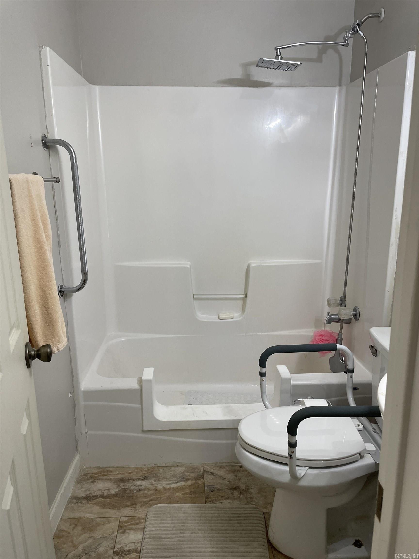 TEMPLES 3RD - Residential