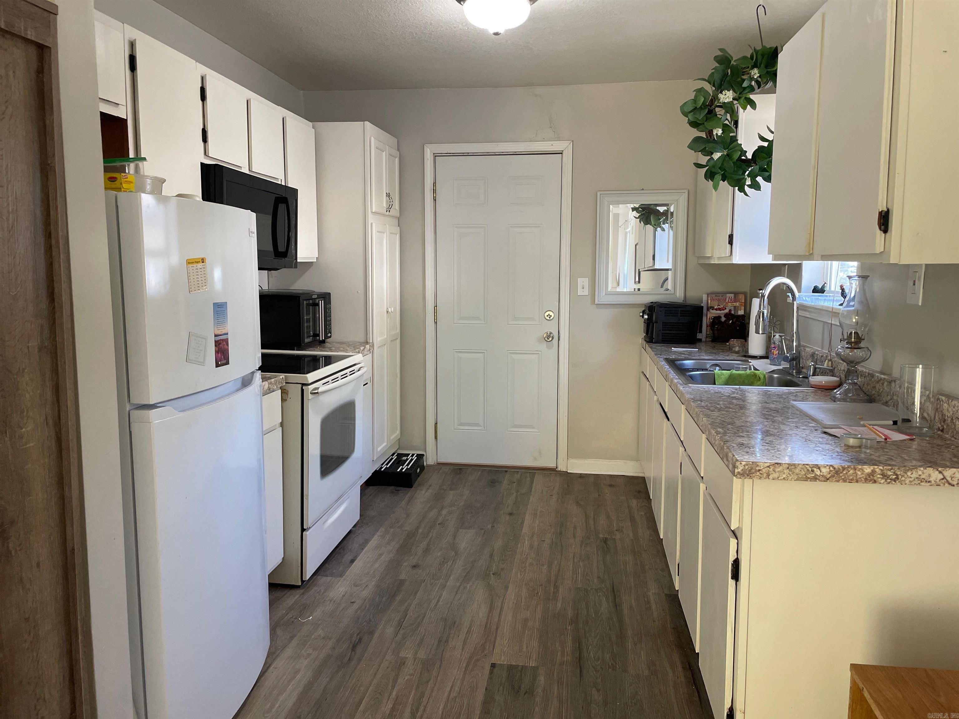 TEMPLES 3RD - Residential