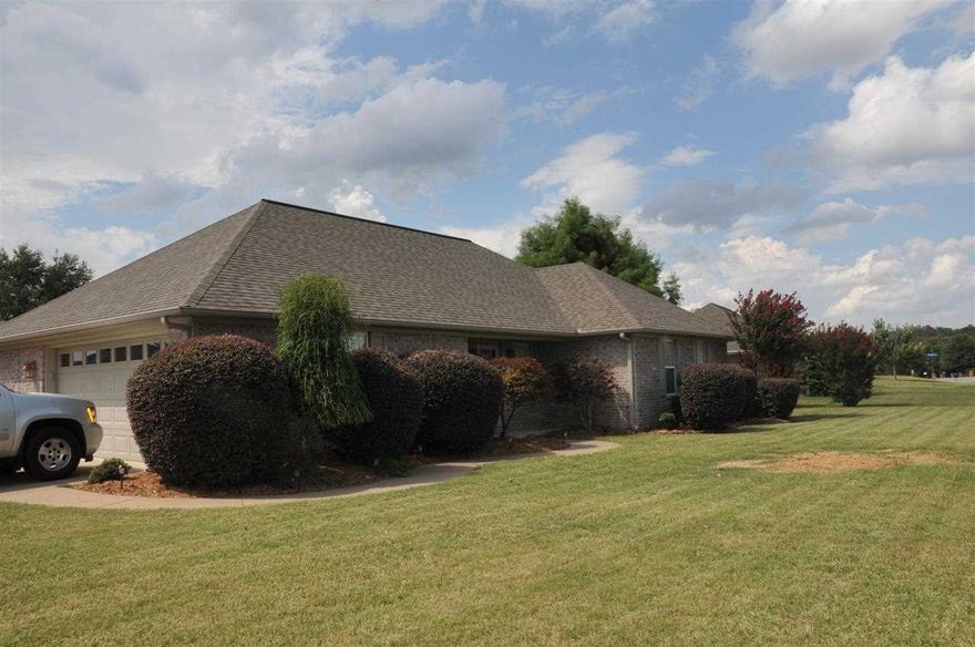 Well kept home in Valley Elms on a Corner lot!  Fresh paint throughout.  Separate laundry room.  Large MBR.  Fenced yard.  Kitchen/dining area is roomy!  Great storage.  Big corner lot with side entry garage.