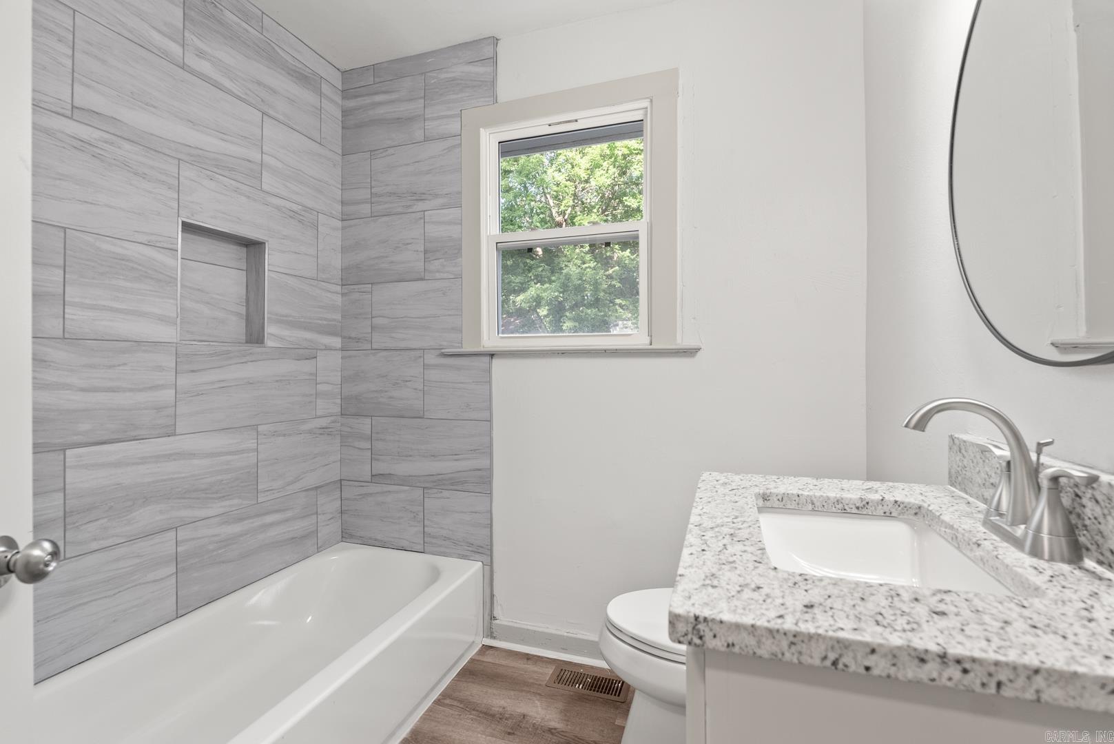 OAKHURST - Residential