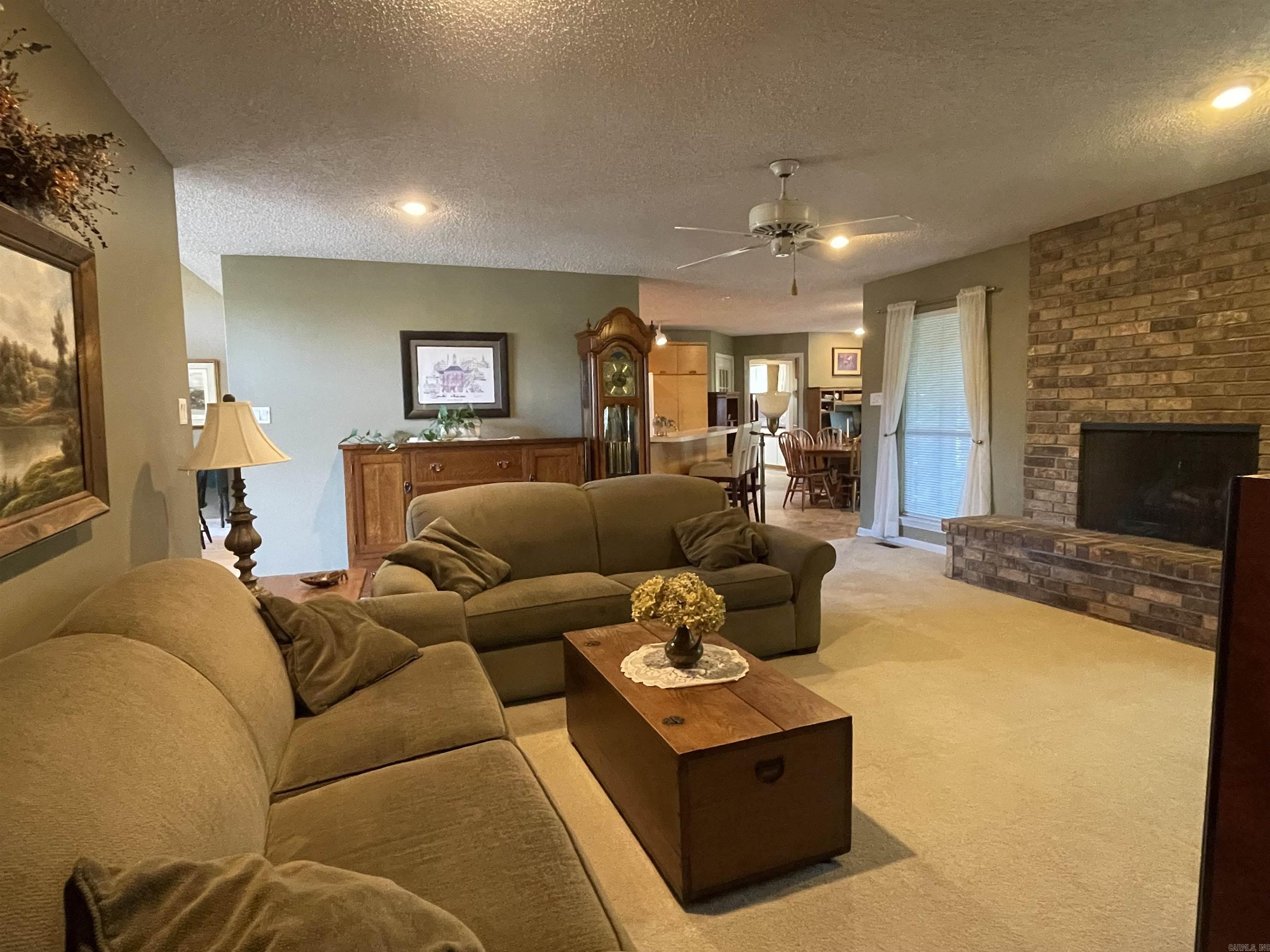 QUAIL CREEK EST - Residential