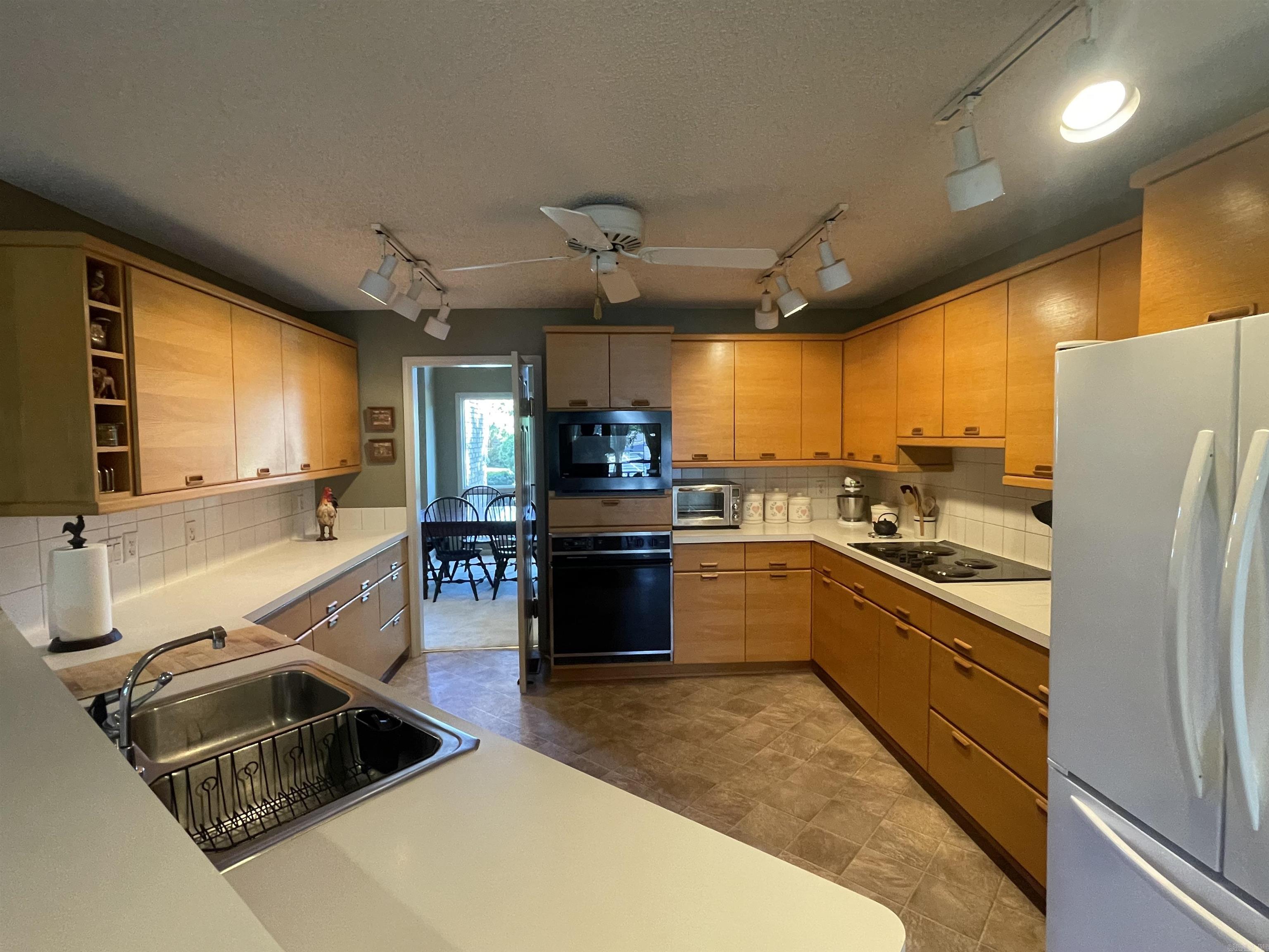 QUAIL CREEK EST - Residential
