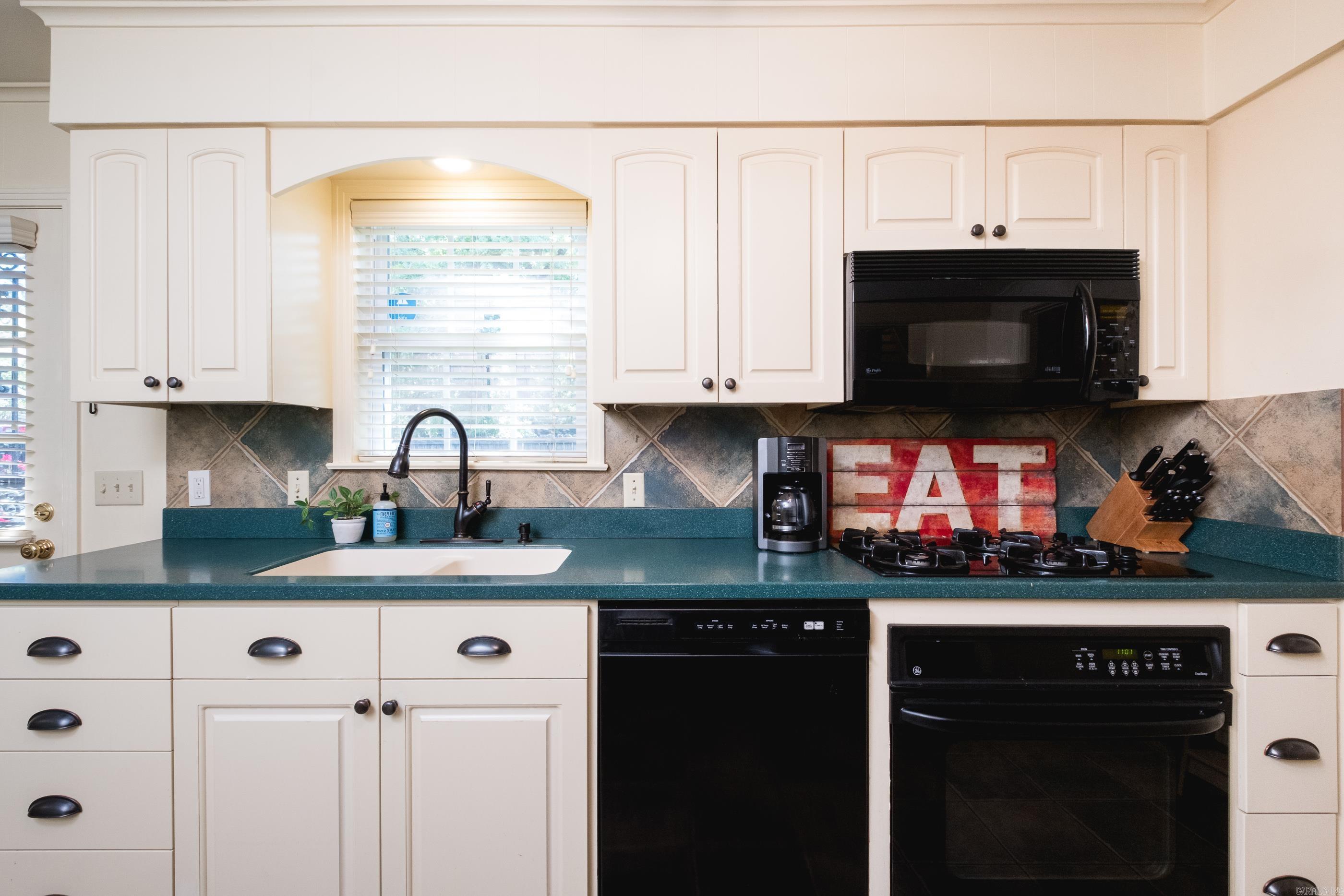 Leawood Manor 1st - Residential