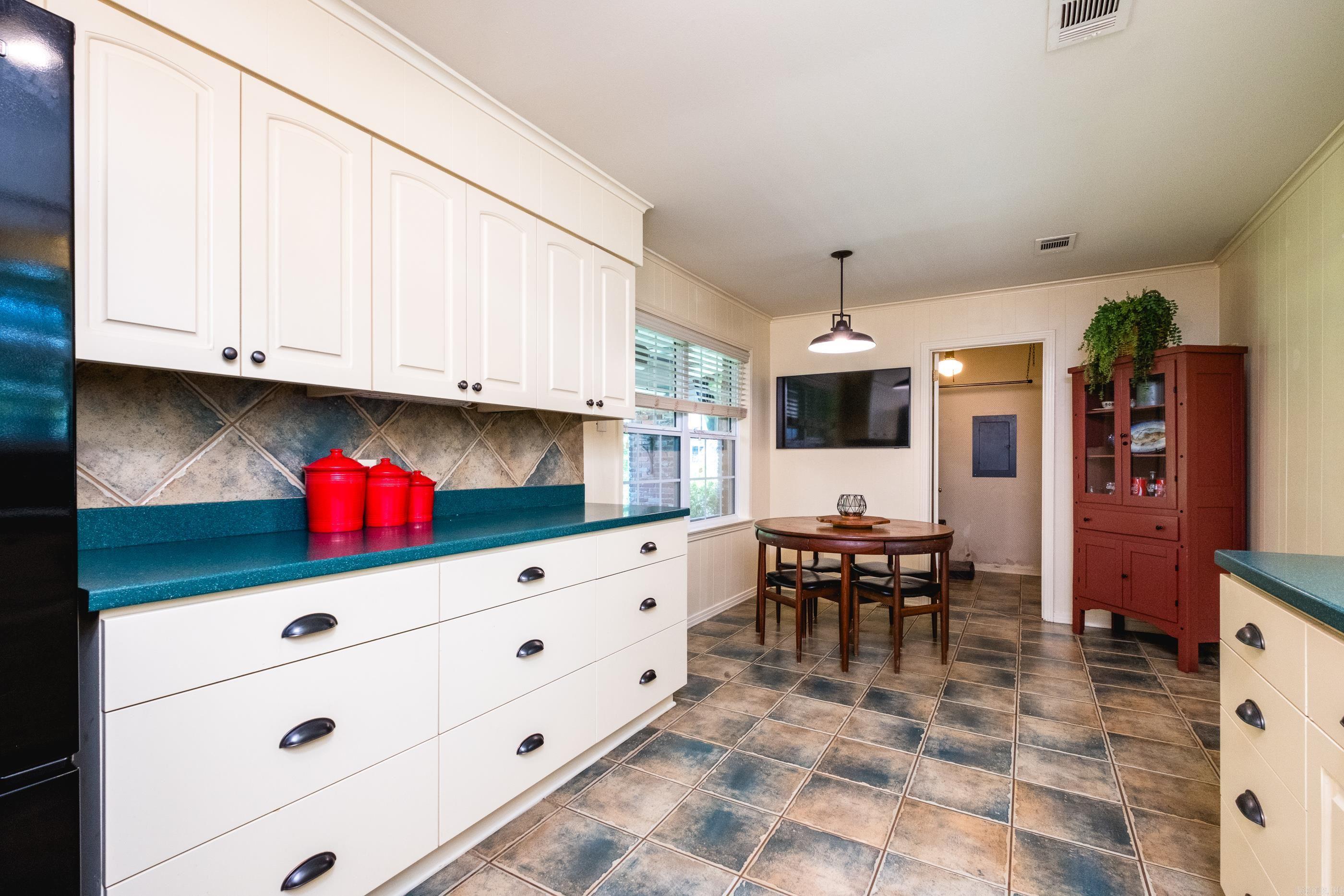 Leawood Manor 1st - Residential