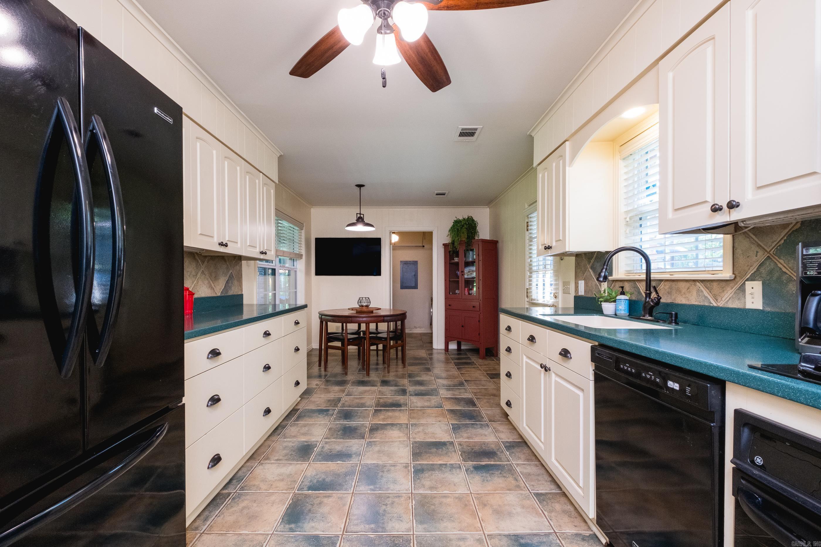 Leawood Manor 1st - Residential