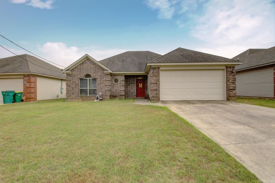100% Rural Development Eligible. Very well maintained home with spacious guest bedrooms and a large primary suit with soaking tub and double vanities. Low maintenace fully fenced backyard with a covered porch. This is the perfect family home! Just minutes away from maumelle and easily accessible to the I-40.