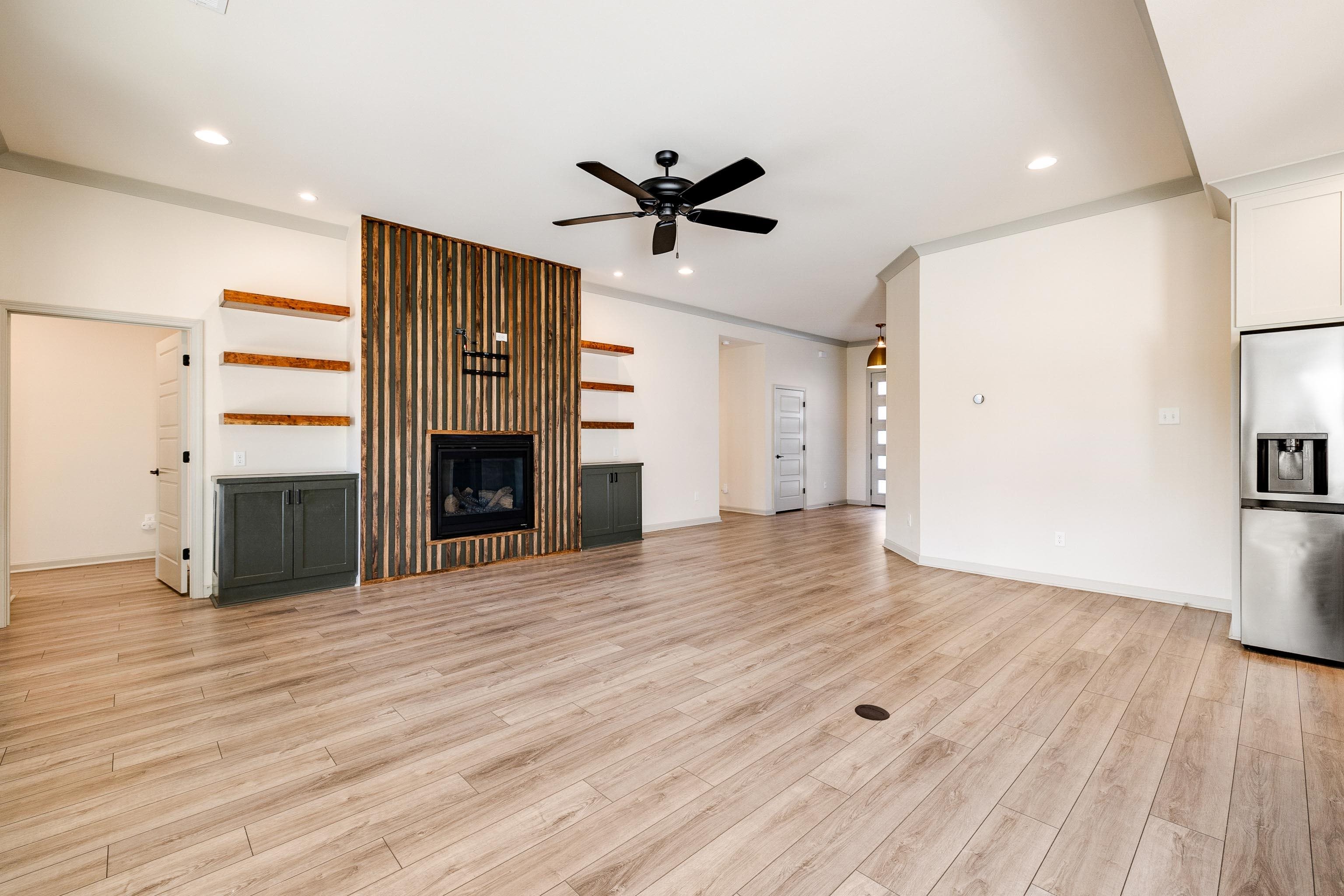 THE WOODS OF HURRICANE LAKE ESTA - Residential