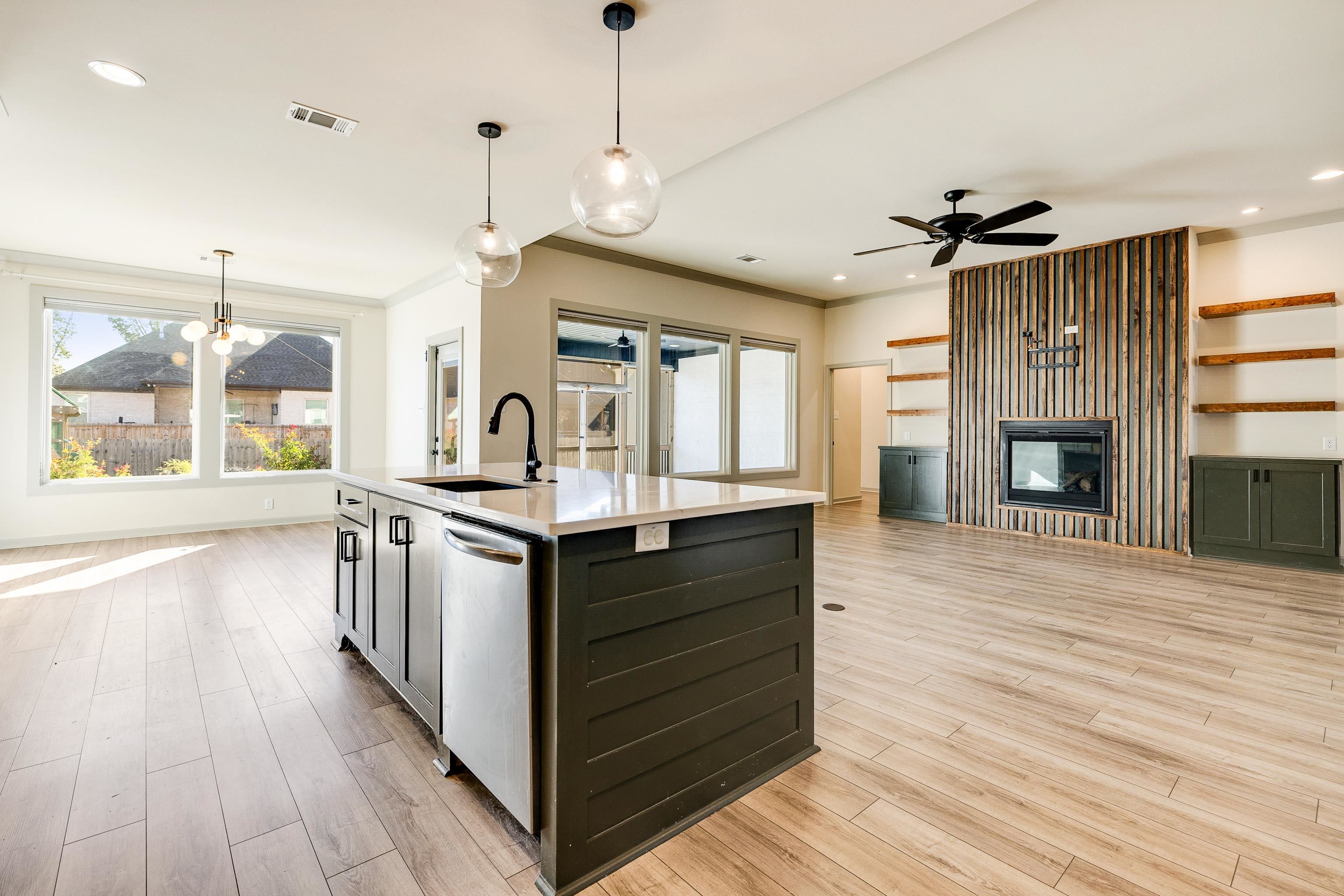 THE WOODS OF HURRICANE LAKE ESTA - Residential