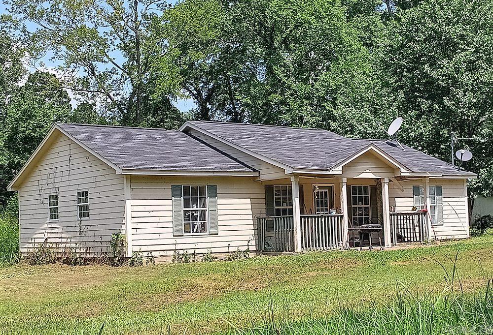 Three Bedroom two bath home on 4 level lots. Traditional floorplan with a kitchen/dining room combination. This home has 1300 square feet and is priced to sell. A new roof was installed three years ago. This home needs some touch up and minor repairs, but it has a lot of potential for the price. Broker warms about the air quality in part of the home, so wearing a mask is advised. The location is convenient for shopping and dining as well as quick access to Interstate 30. Please call the listing agent for an appointment. The home is occupied so advance notice is requested.