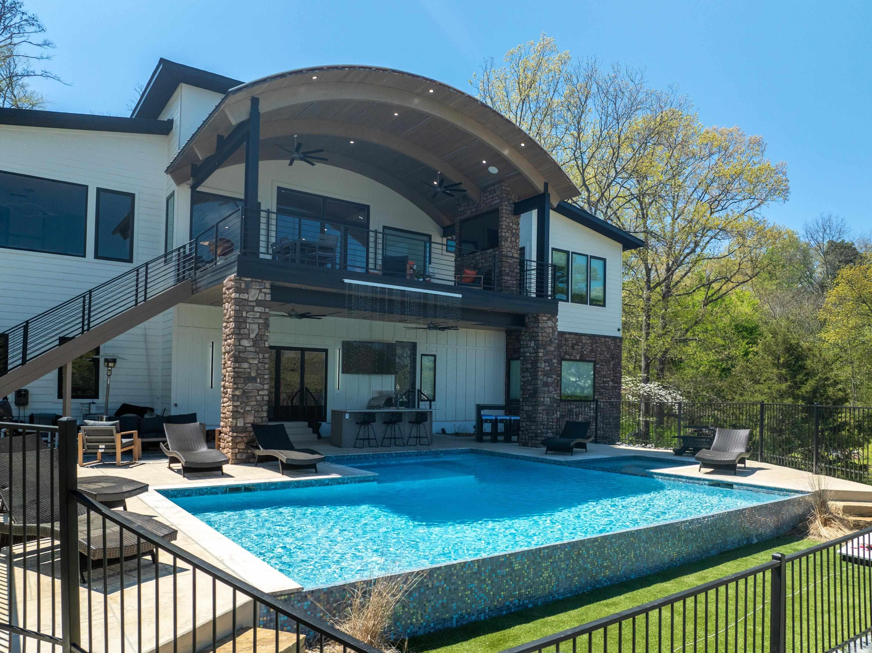LAKE VIEW - Residential