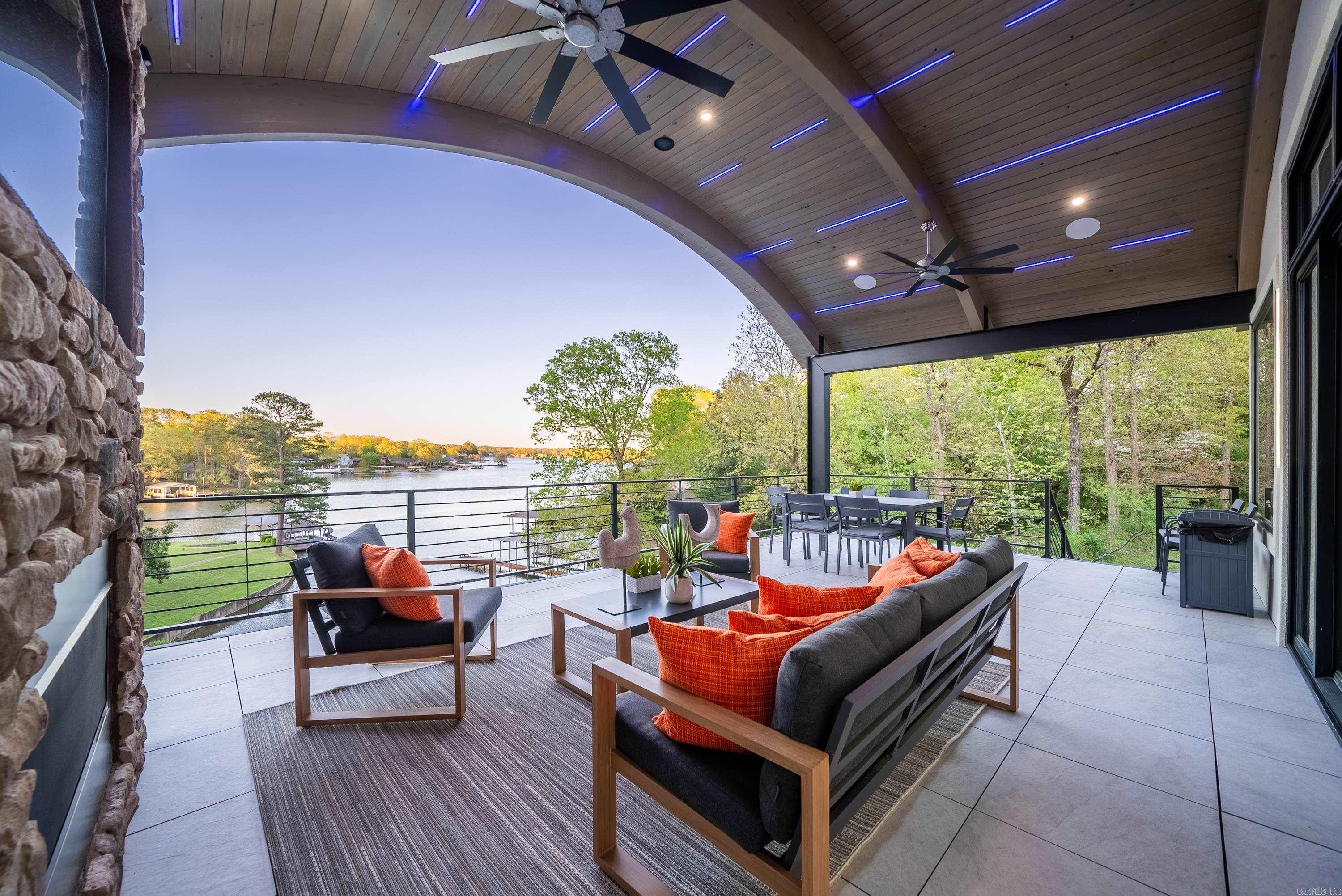 LAKE VIEW - Residential