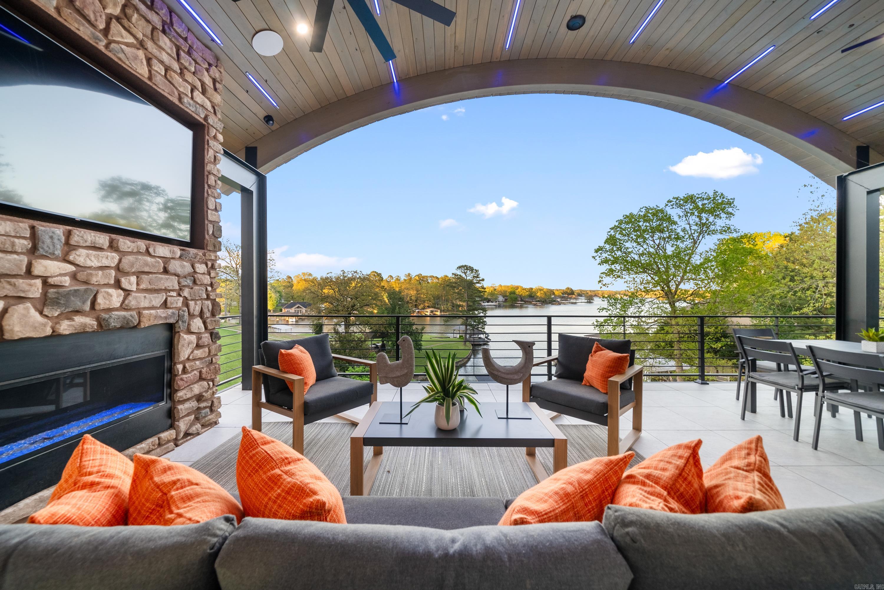 LAKE VIEW - Residential