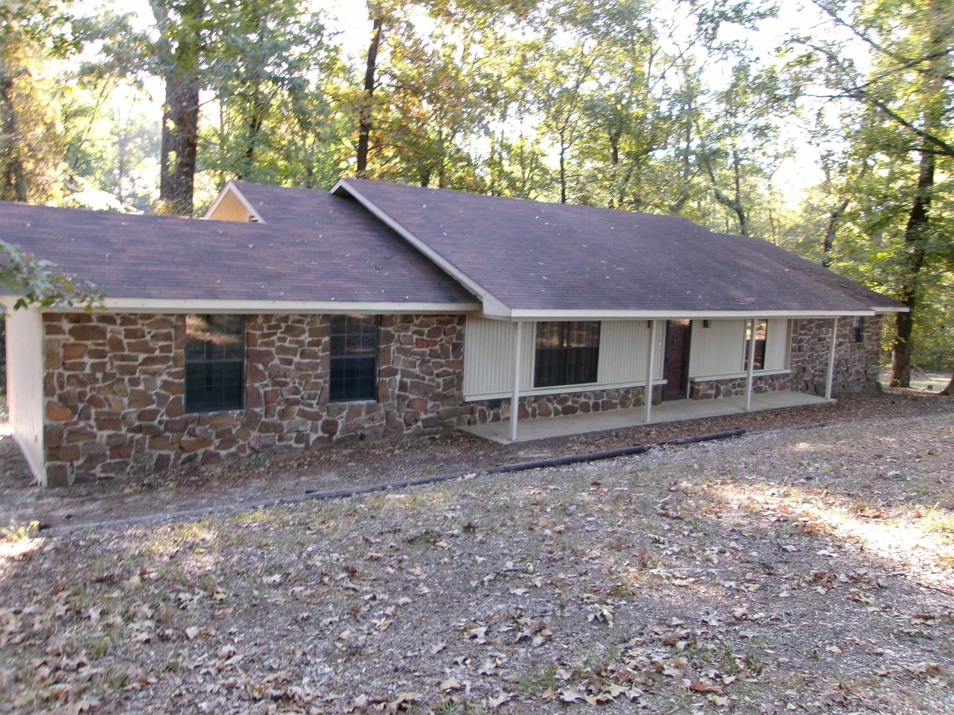 This beautiful custom-built home is in a great location, on a quiet street only a few miles from UAM, public schools, doctors' offices and the hospital. Sits on 6.94 shady acres! Large rooms with lots of space!