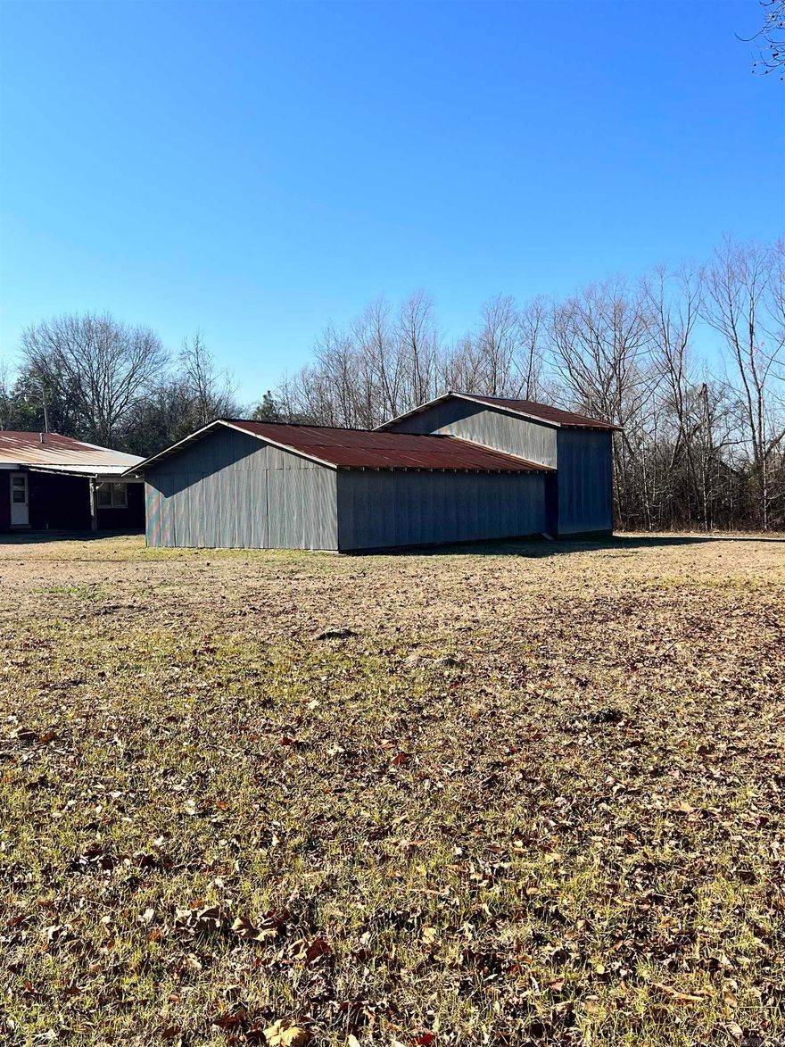 Wonderful commercial lot in Leola!  Existing building to convey at no value.