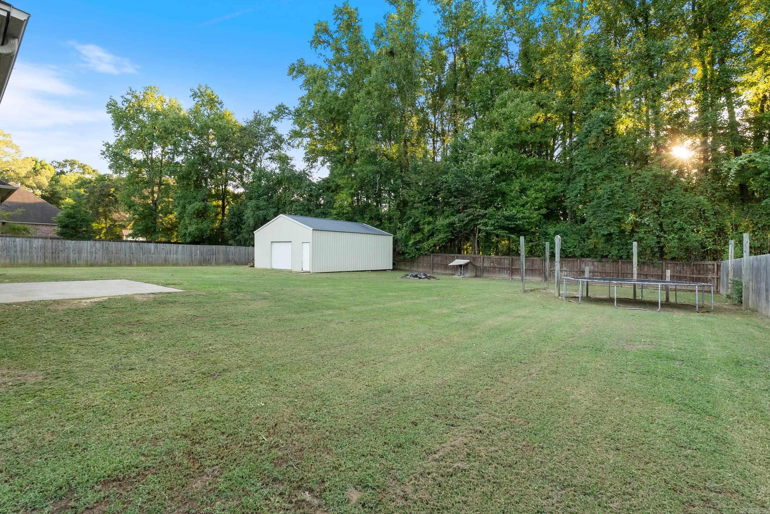 CEDAR FENCE - Residential