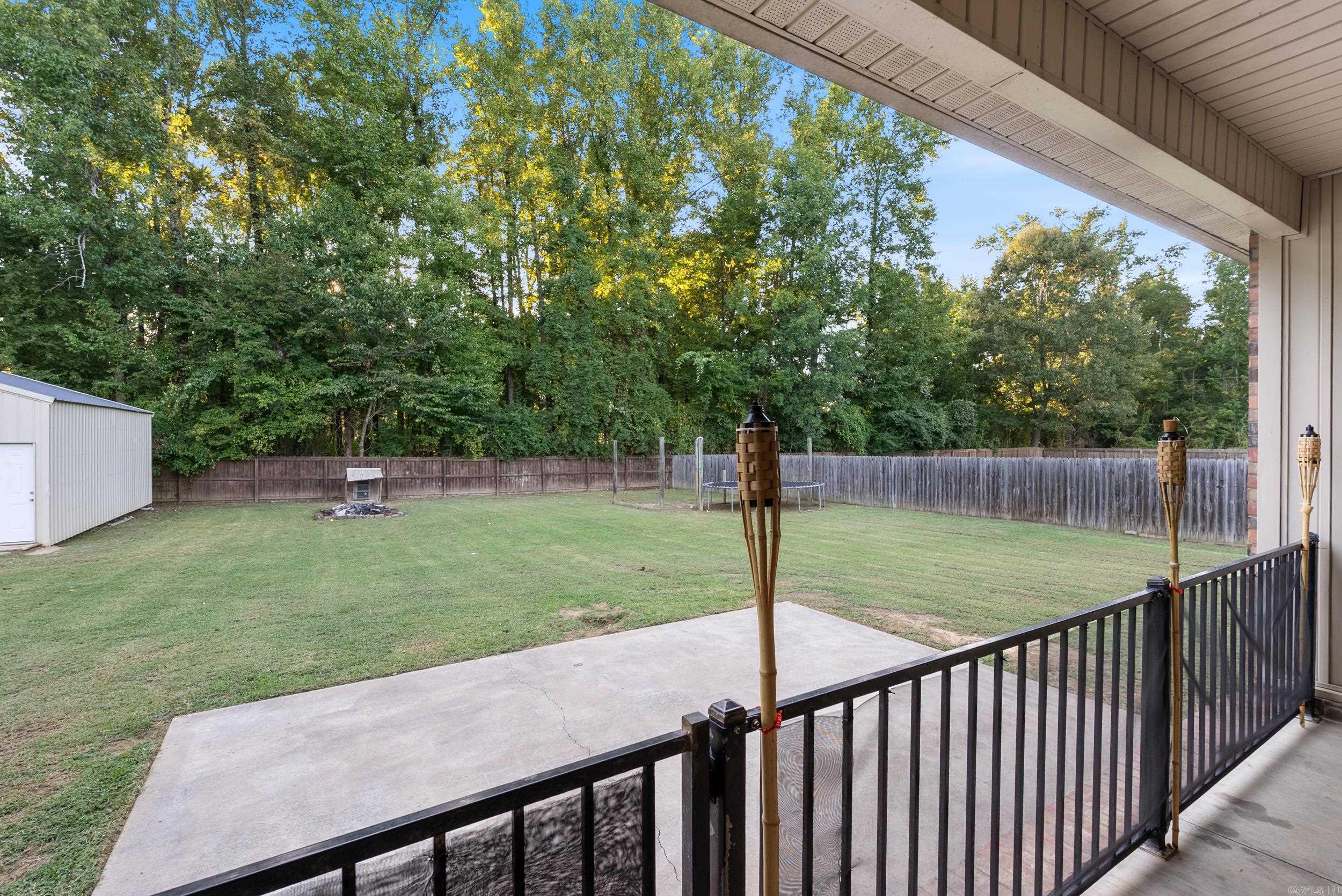 CEDAR FENCE - Residential