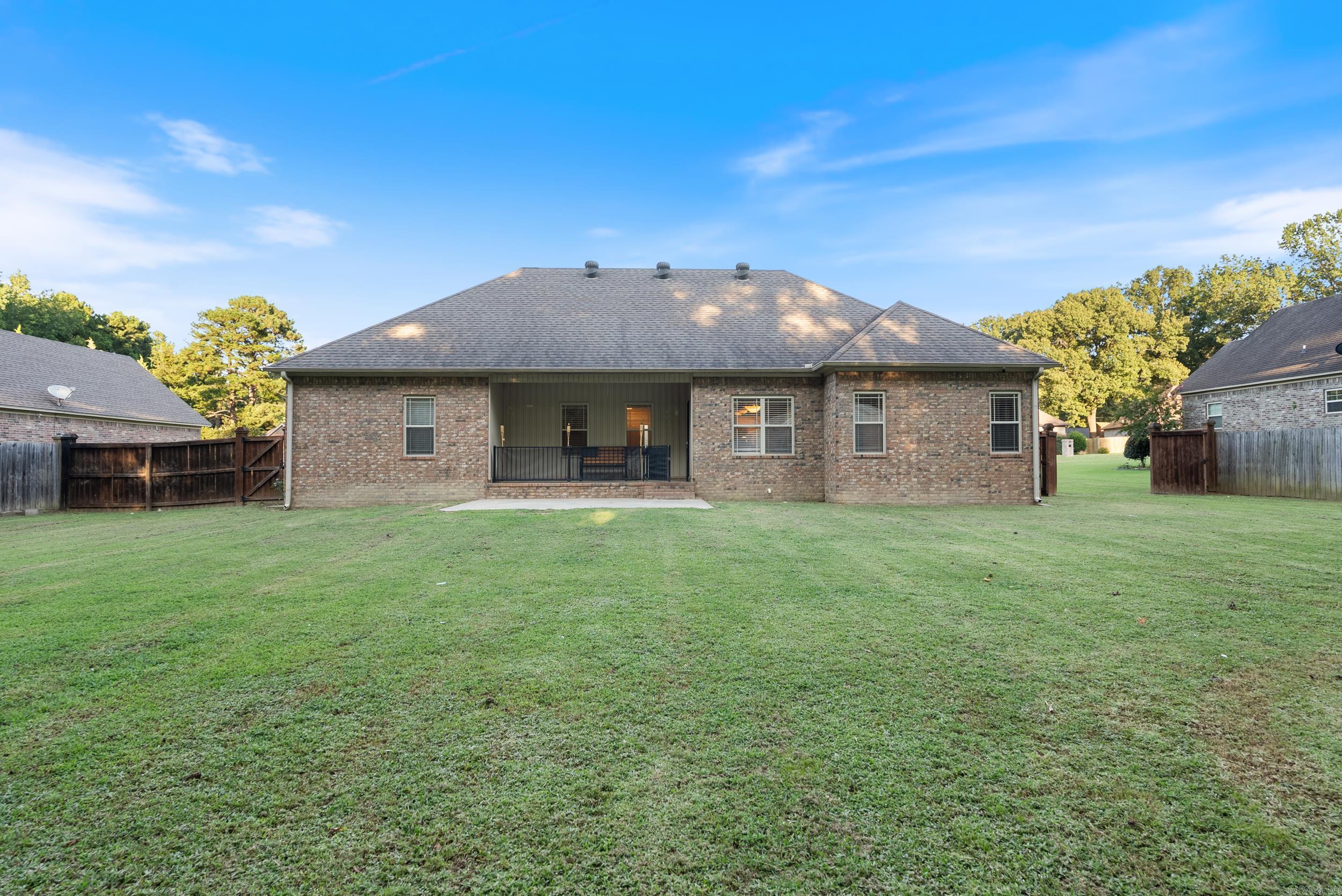 CEDAR FENCE - Residential