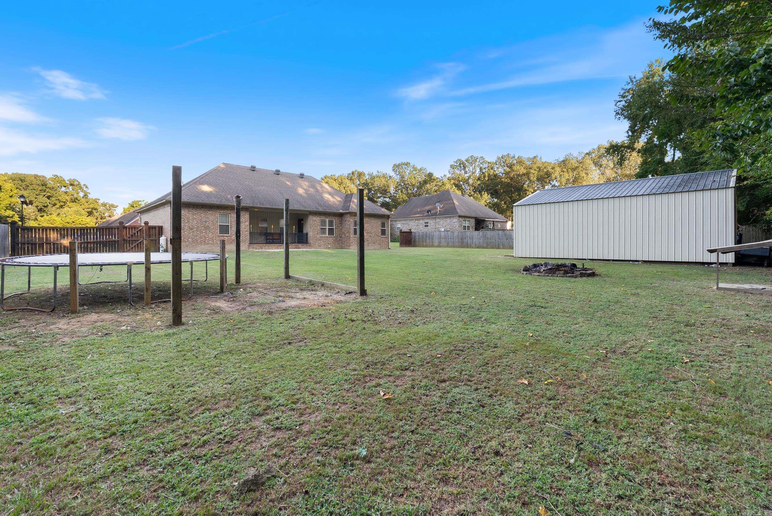 CEDAR FENCE - Residential