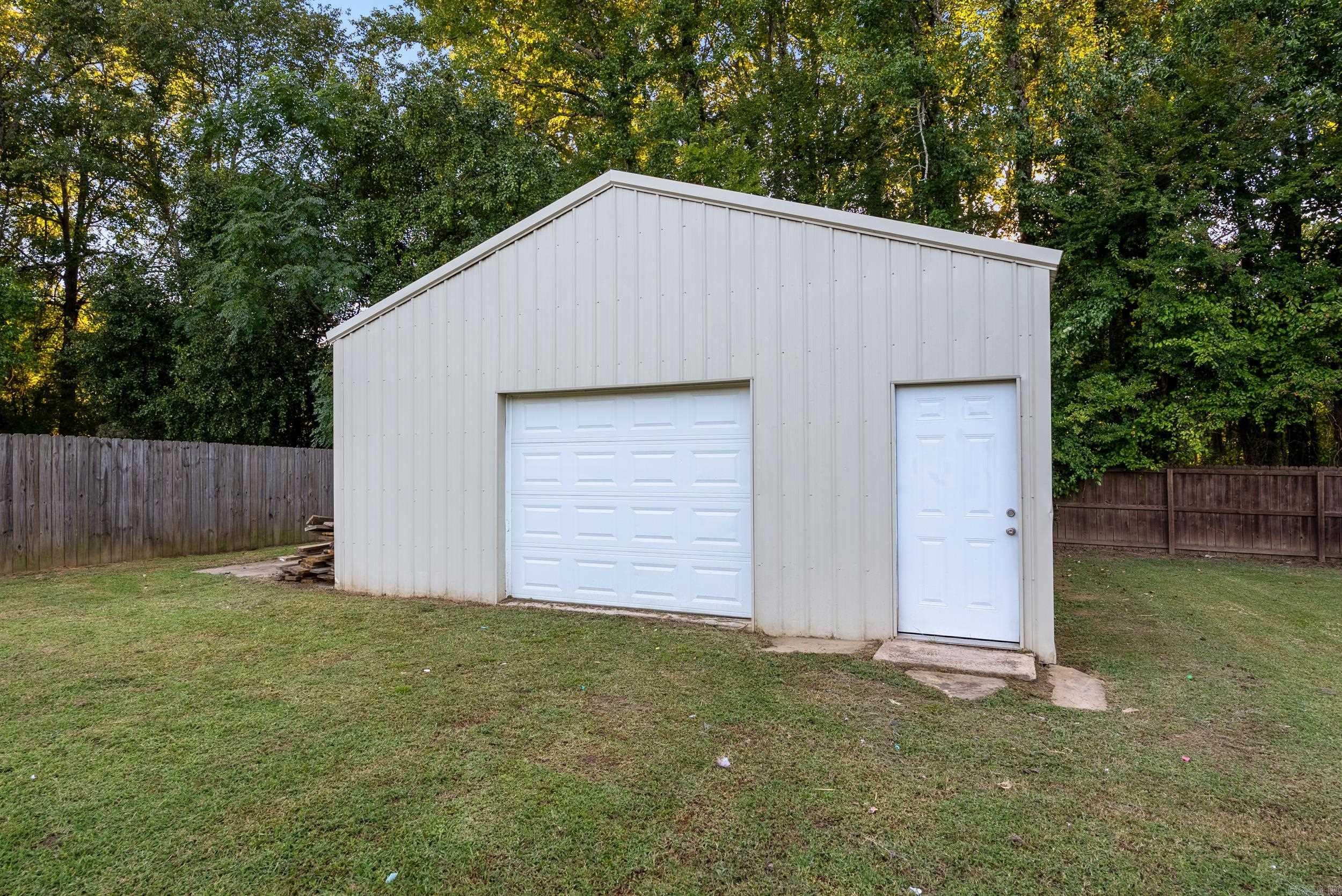 CEDAR FENCE - Residential