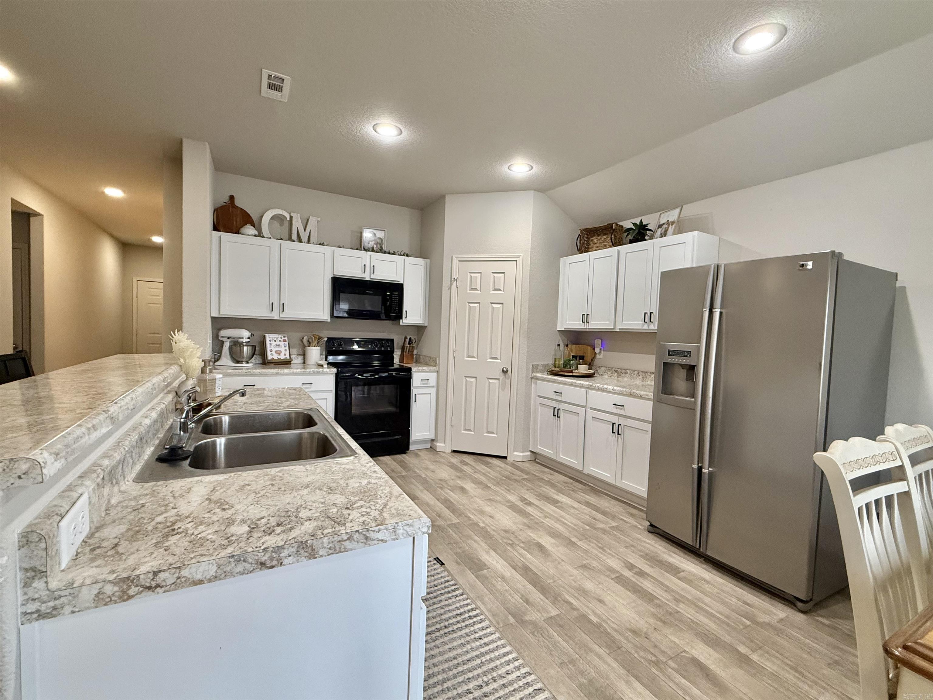 PARKWAY MEADOWS - Residential