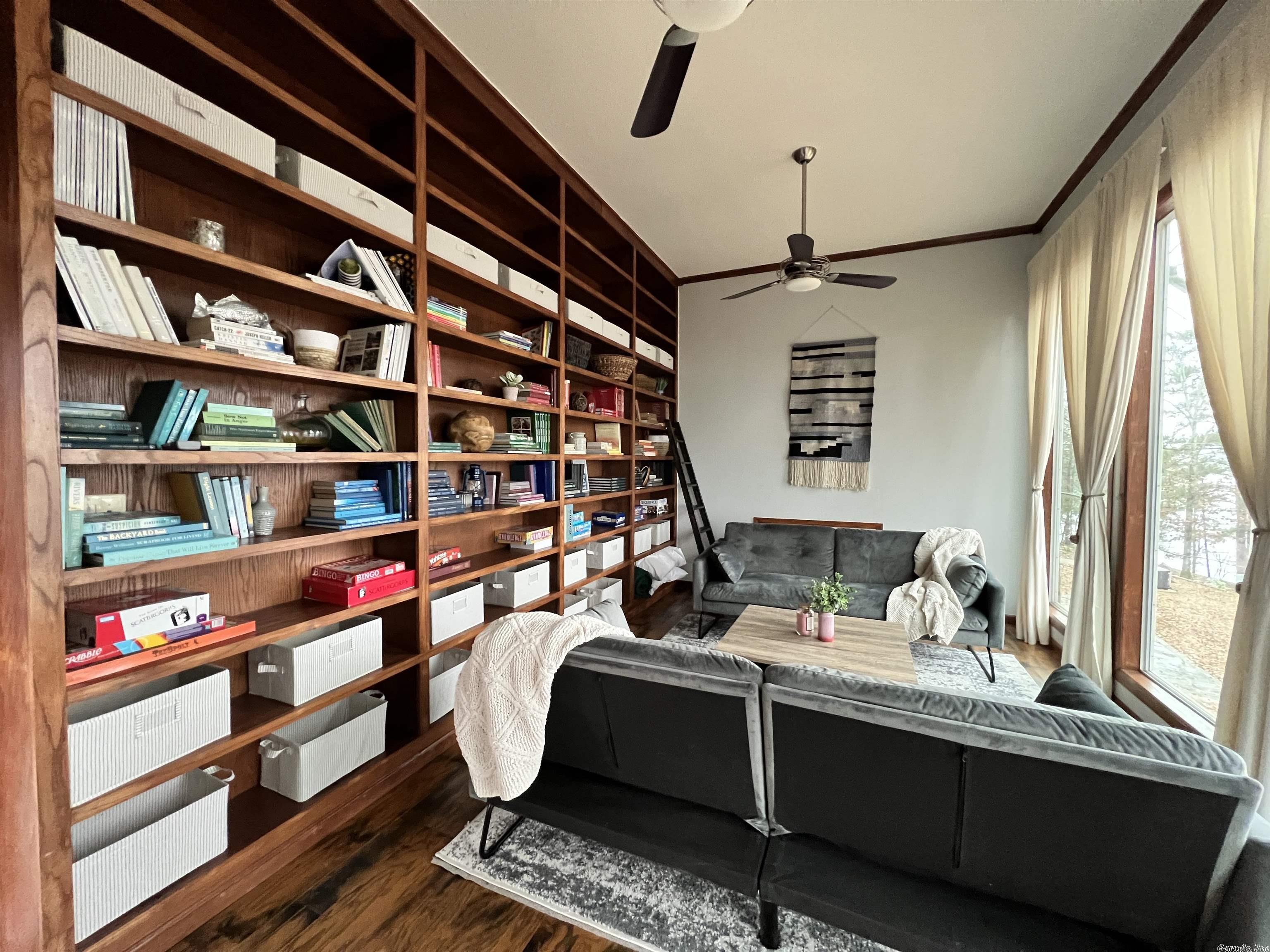 COWHIDE COVE HOME - Residential